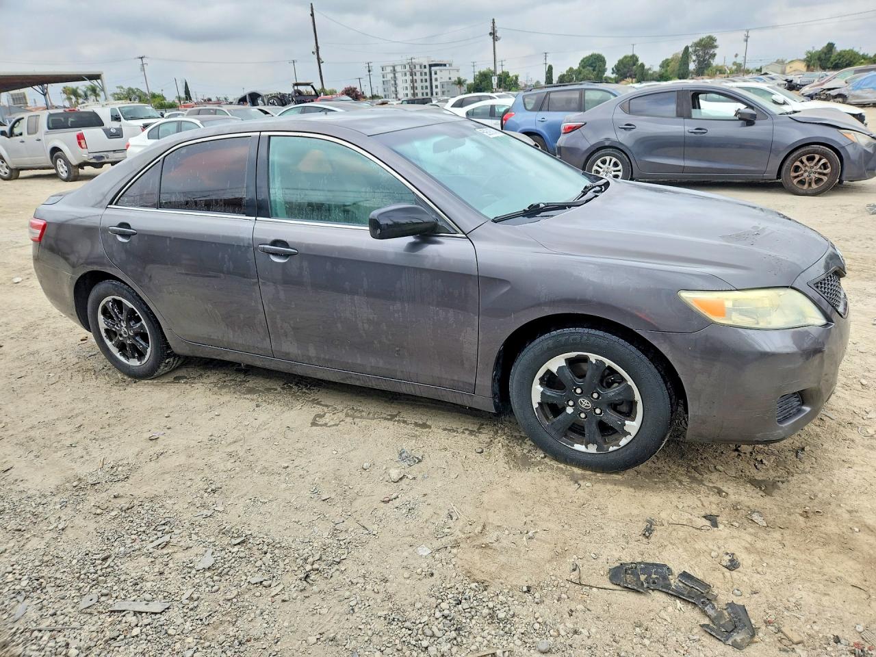 2010 Toyota Camry Le Gray vin: 4T4BF3EK7AR081724