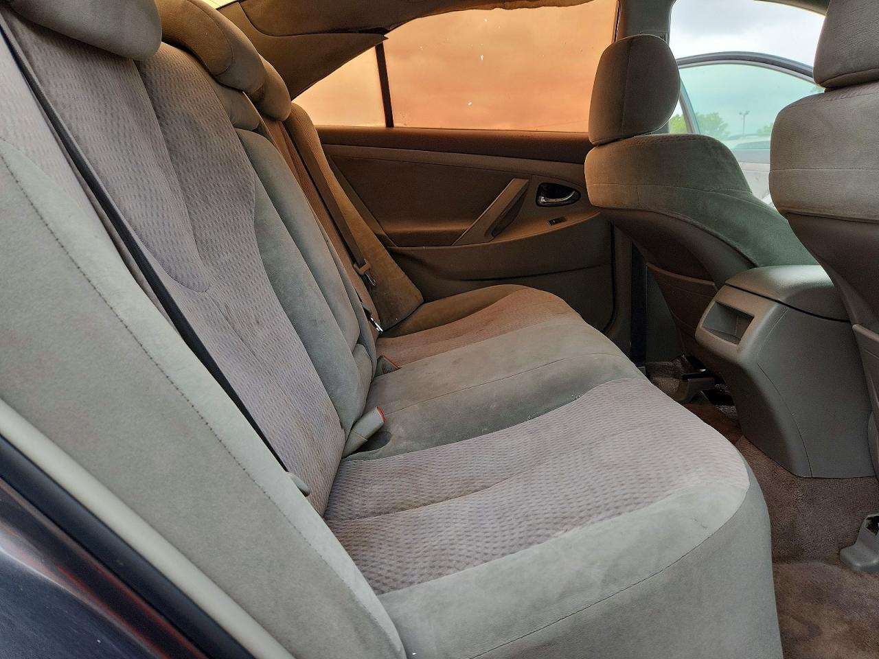 2010 Toyota Camry Le Gray vin: 4T4BF3EK7AR081724