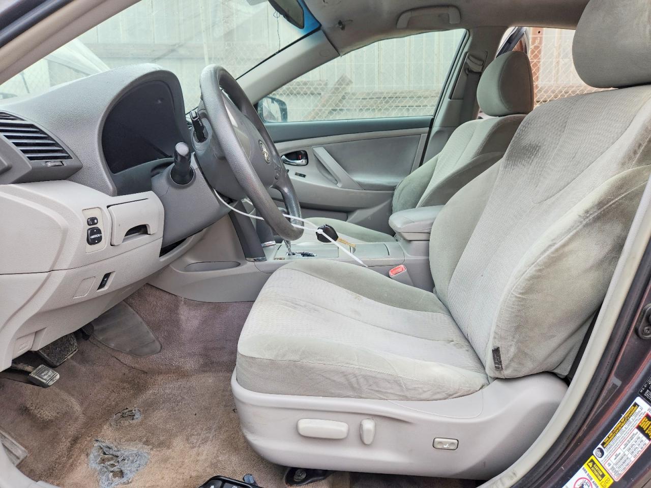 2010 Toyota Camry Le Gray vin: 4T4BF3EK7AR081724