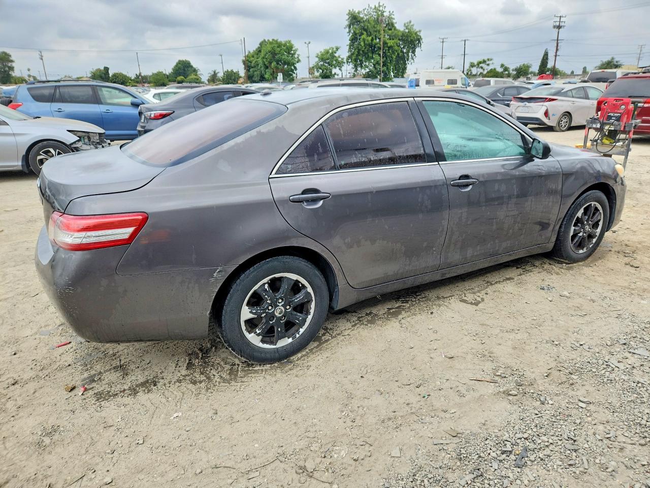 2010 Toyota Camry Le Gray vin: 4T4BF3EK7AR081724