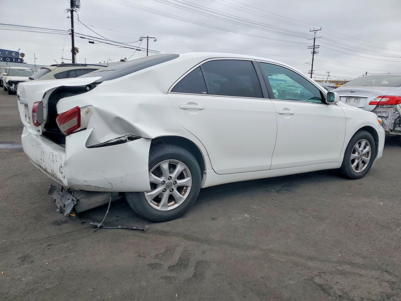 2010 Toyota Camry Le White vin: 4T4BF3EK7AR081948