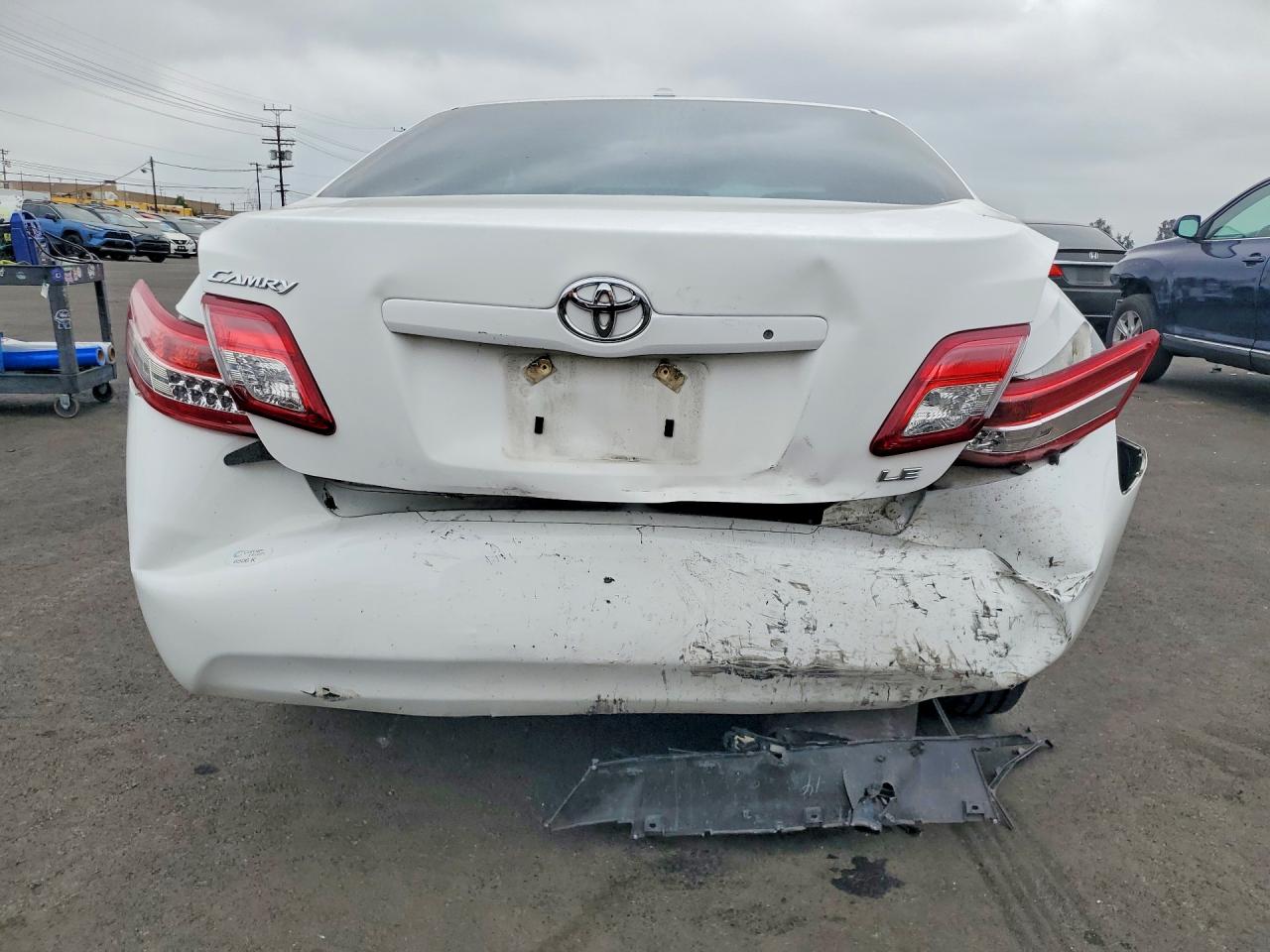 2010 Toyota Camry Le White vin: 4T4BF3EK7AR081948