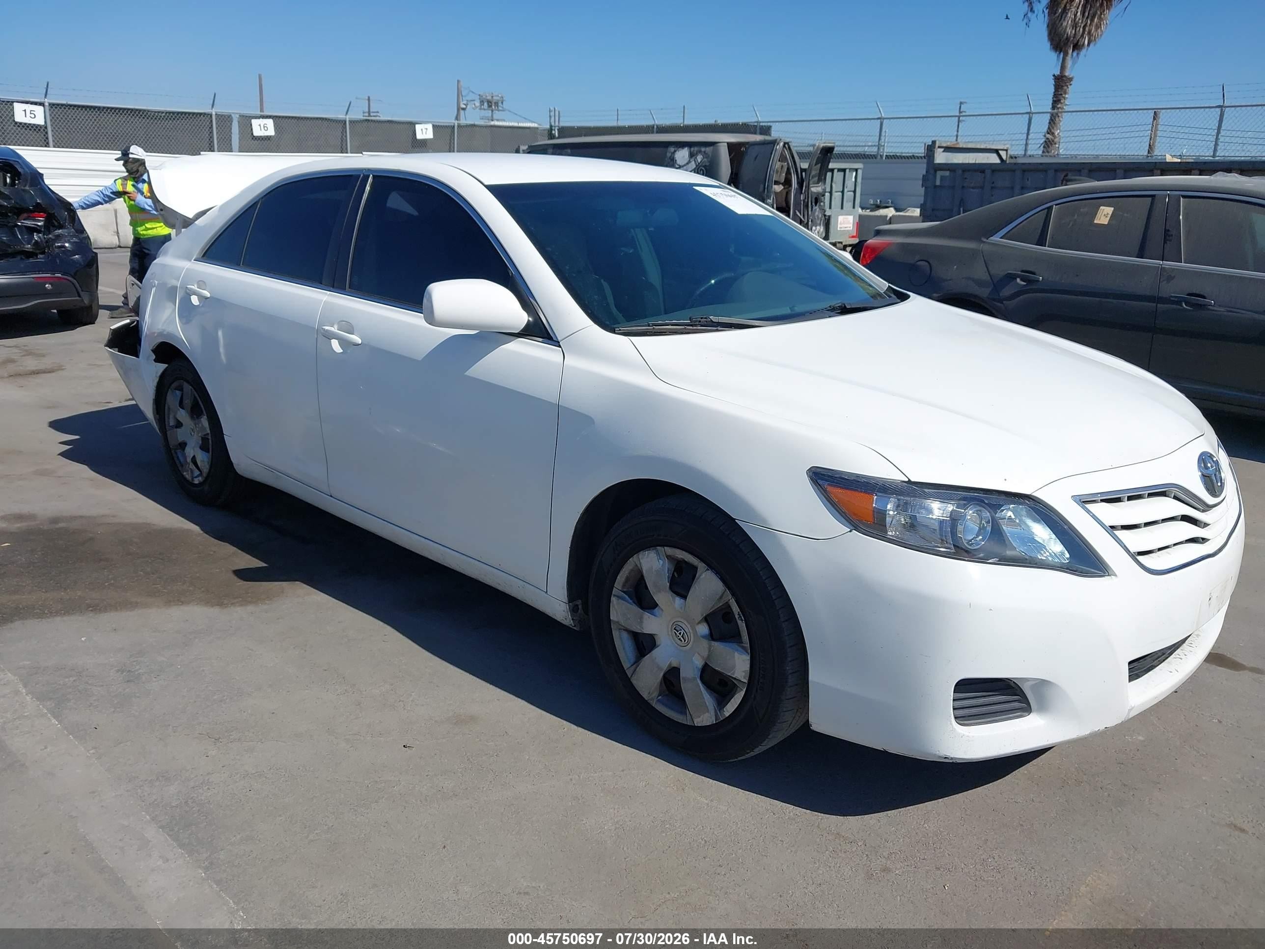 2010 Toyota Camry Le White vin: 4T4BF3EK7AR087071