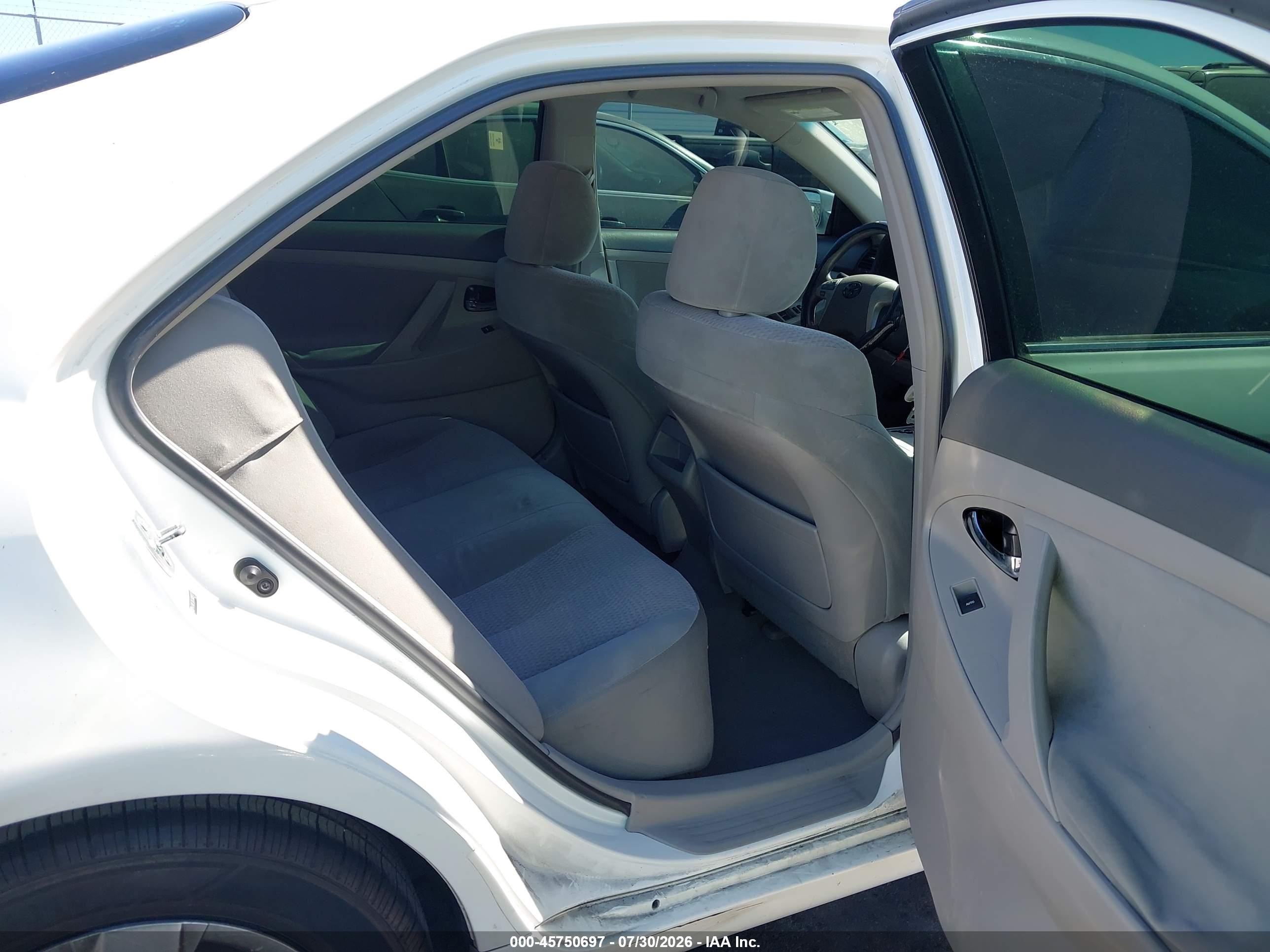 2010 Toyota Camry Le White vin: 4T4BF3EK7AR087071