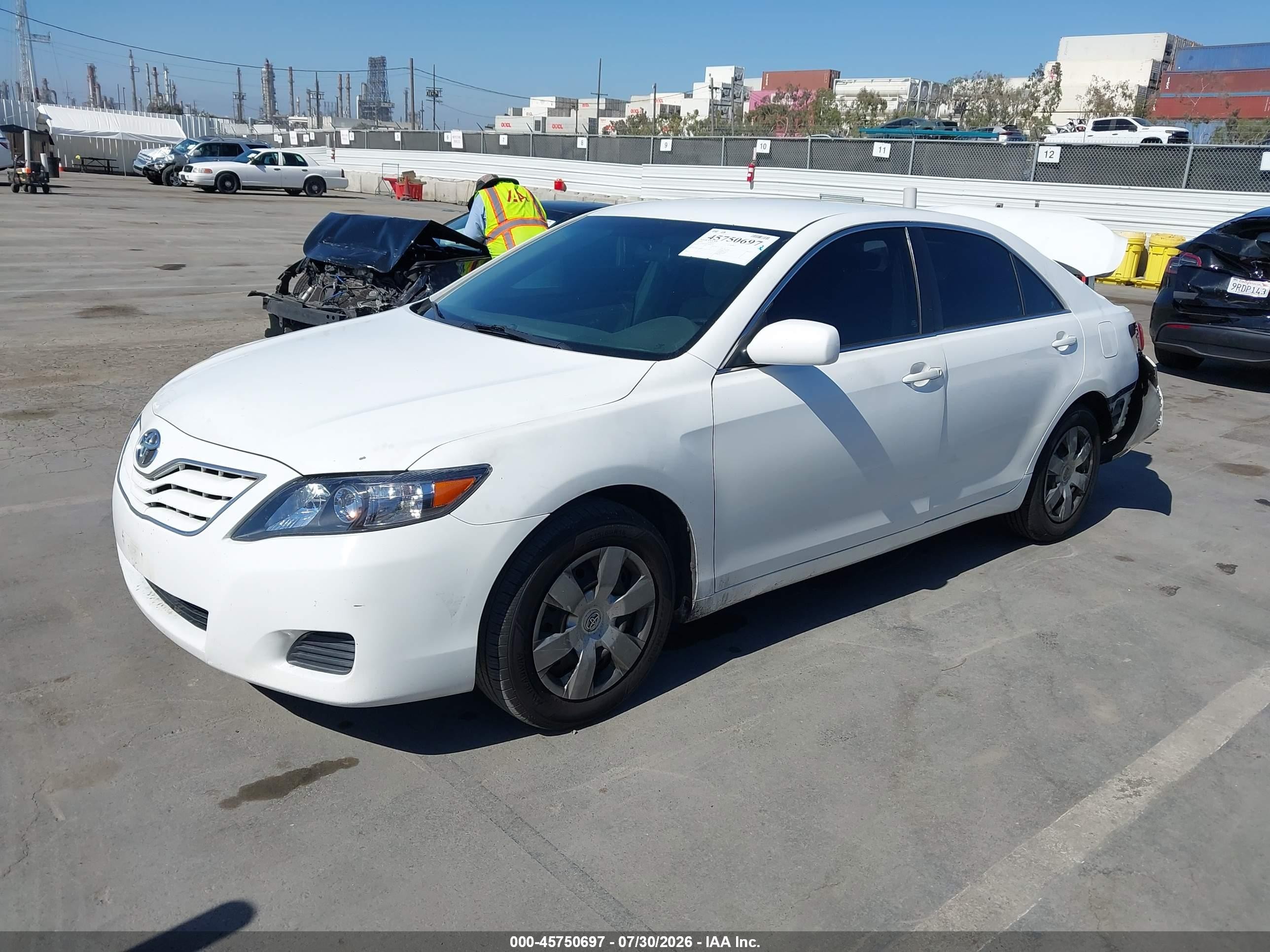 2010 Toyota Camry Le White vin: 4T4BF3EK7AR087071