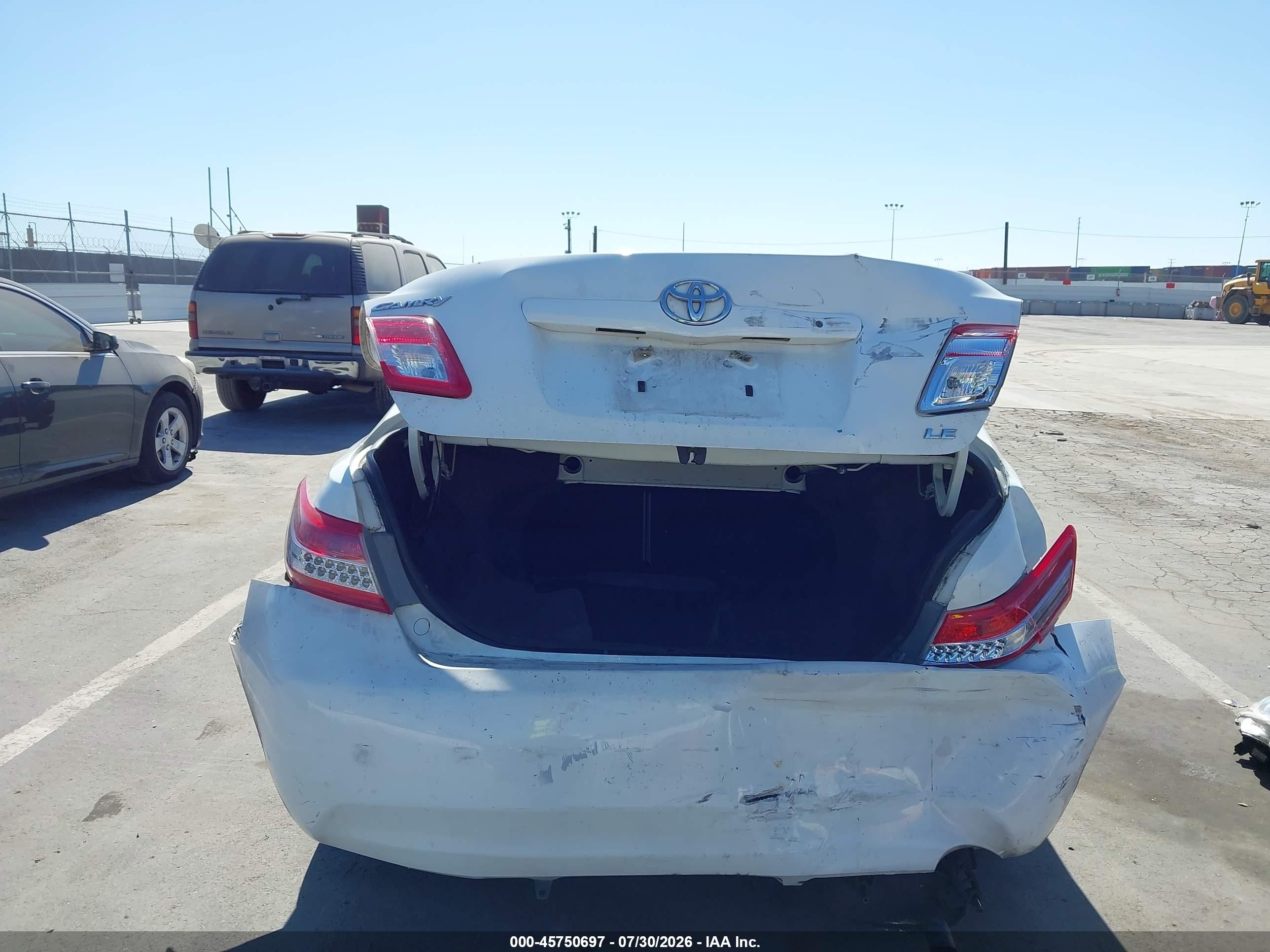 2010 Toyota Camry Le White vin: 4T4BF3EK7AR087071