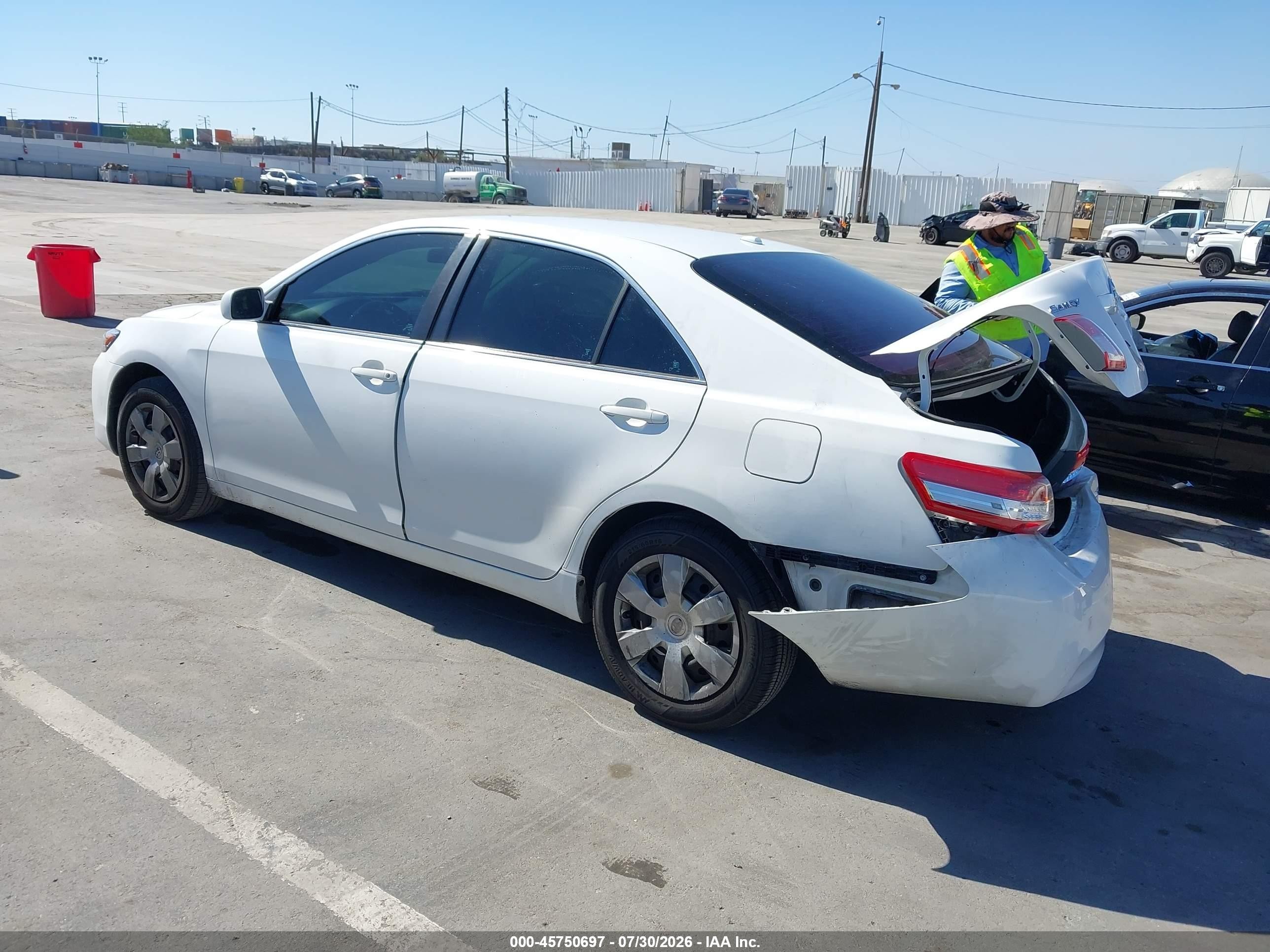 2010 Toyota Camry Le White vin: 4T4BF3EK7AR087071