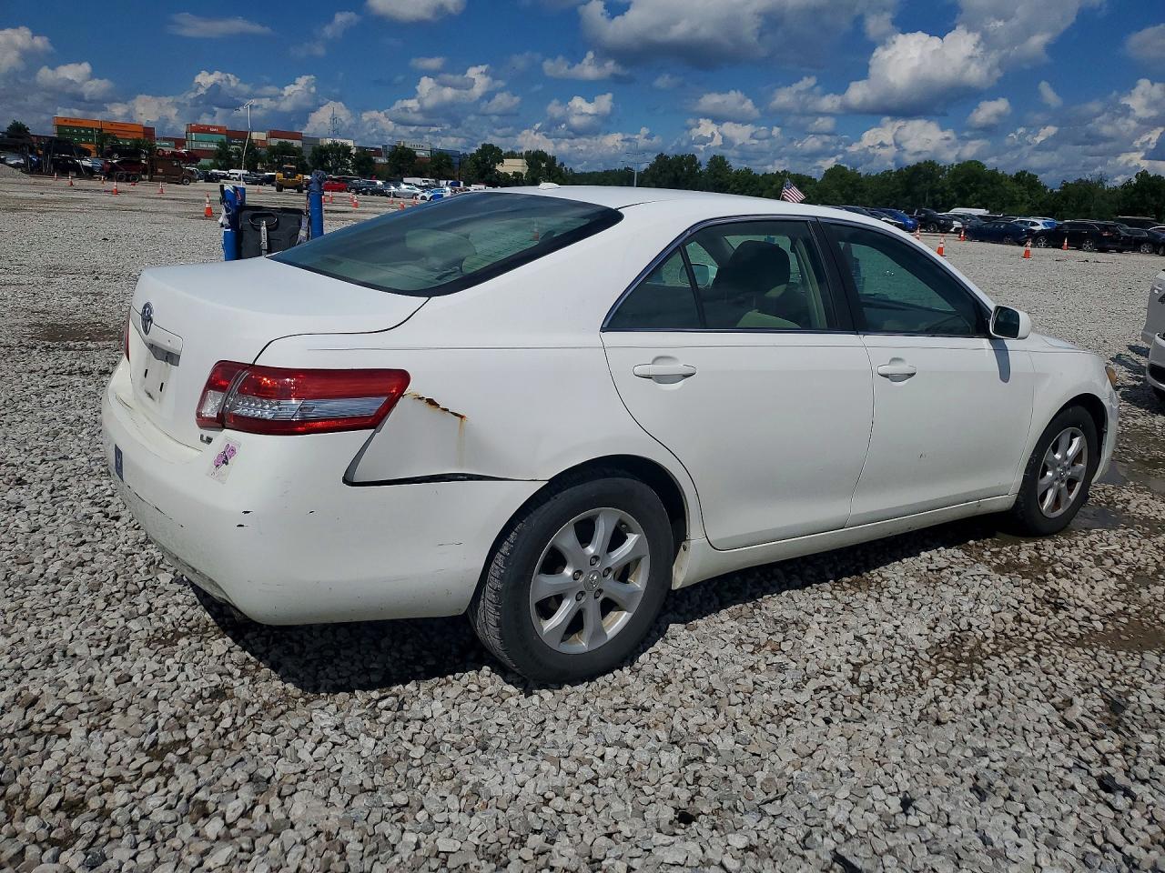 2010 Toyota Camry Le Белый vin: 4T4BF3EK7AR087197