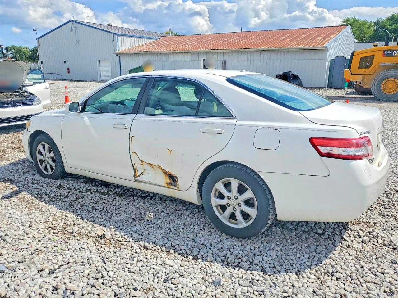 2010 Toyota Camry Le Белый vin: 4T4BF3EK7AR087197