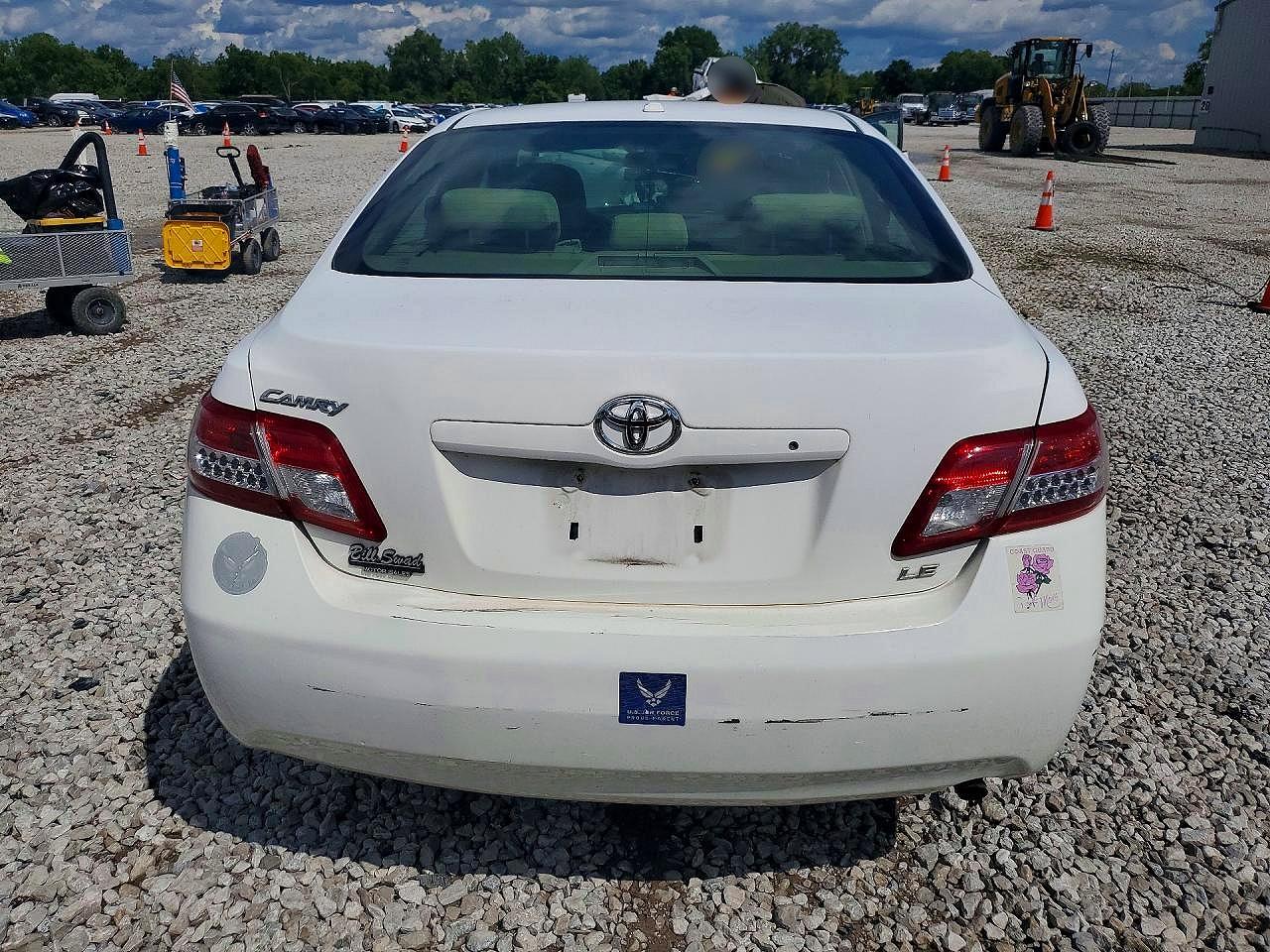 2010 Toyota Camry Le Белый vin: 4T4BF3EK7AR087197