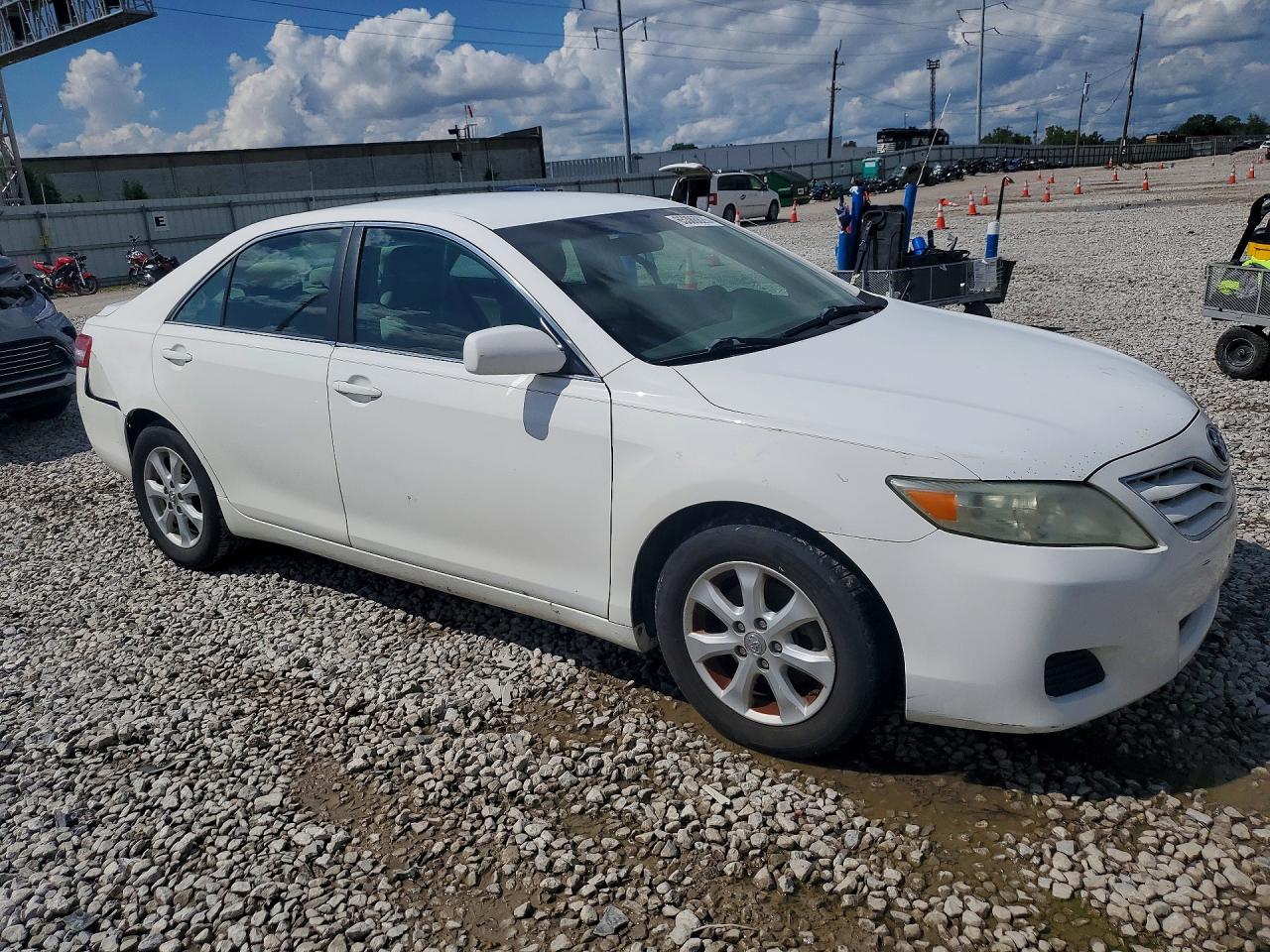 2010 Toyota Camry Le Белый vin: 4T4BF3EK7AR087197