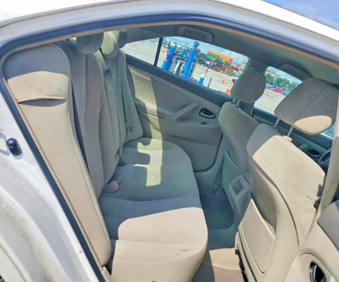 2010 Toyota Camry Le Белый vin: 4T4BF3EK7AR087197