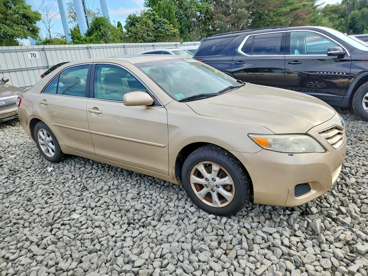 2011 Toyota Camry Le Gold vin: 4T4BF3EK7BR092112