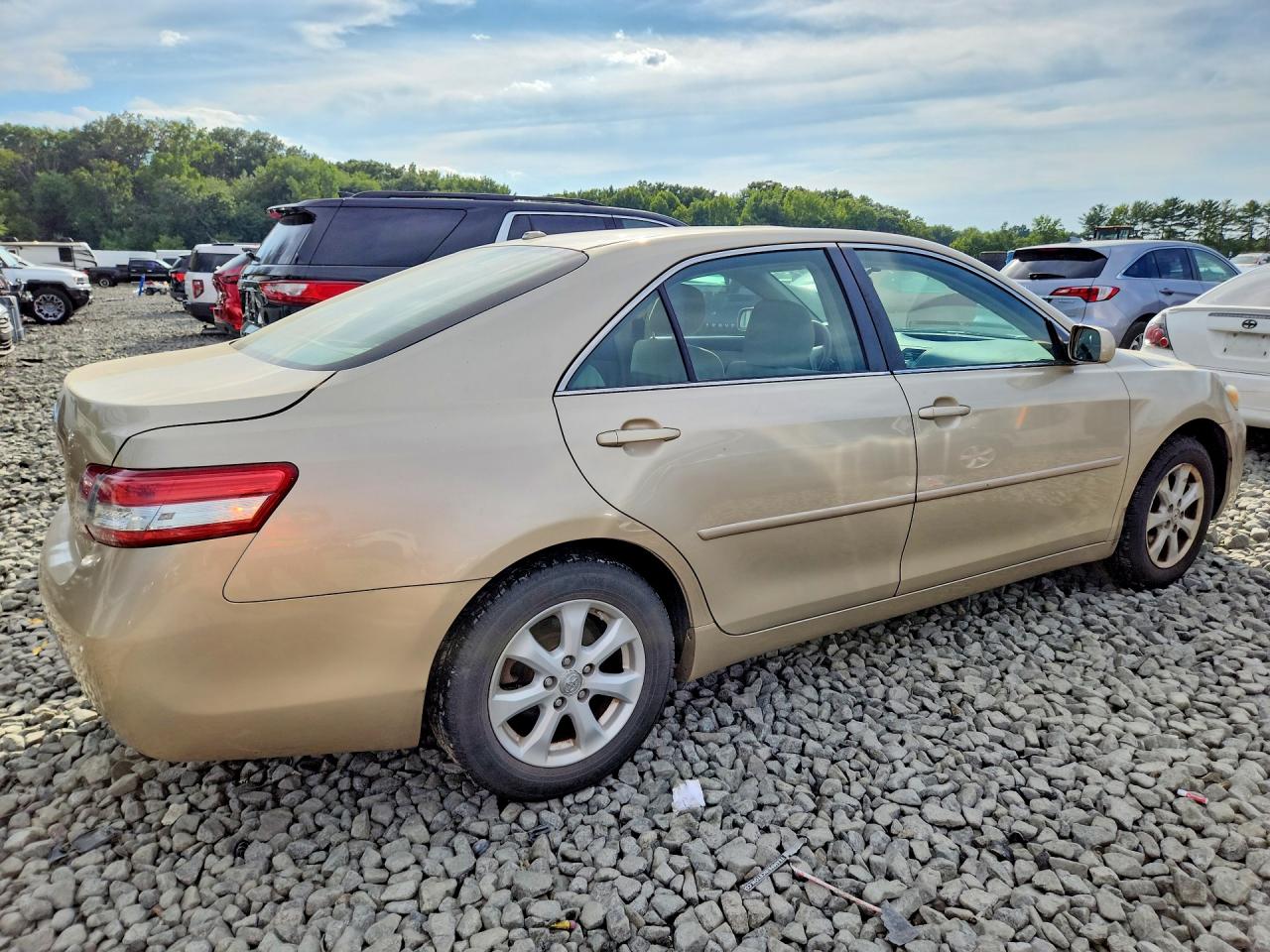 2011 Toyota Camry Le Gold vin: 4T4BF3EK7BR092112