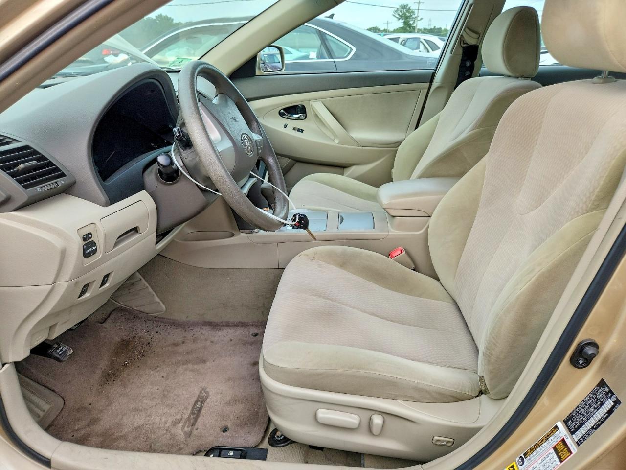 2011 Toyota Camry Le Gold vin: 4T4BF3EK7BR092112
