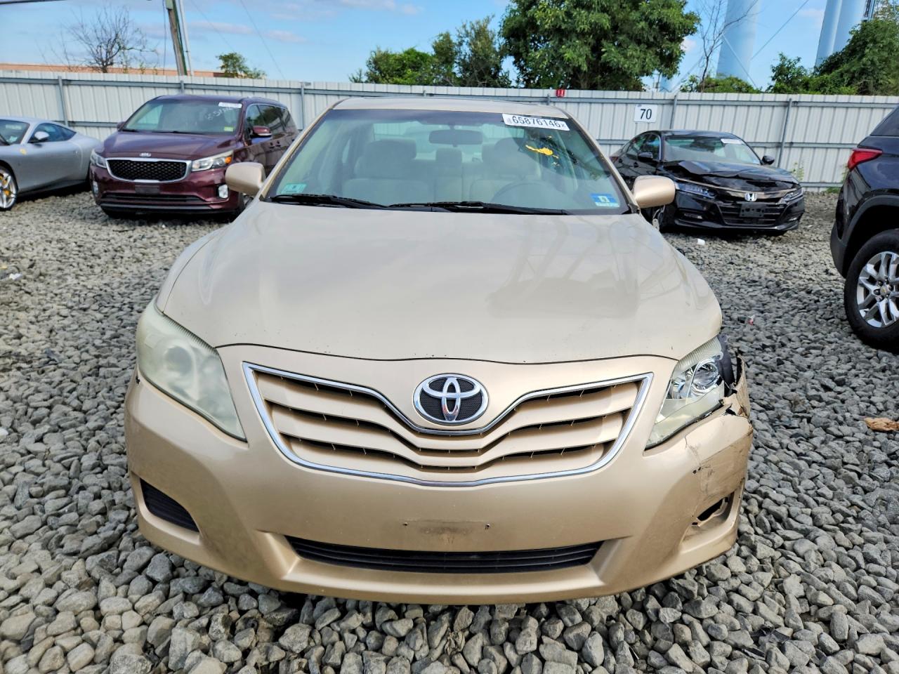 2011 Toyota Camry Le Gold vin: 4T4BF3EK7BR092112