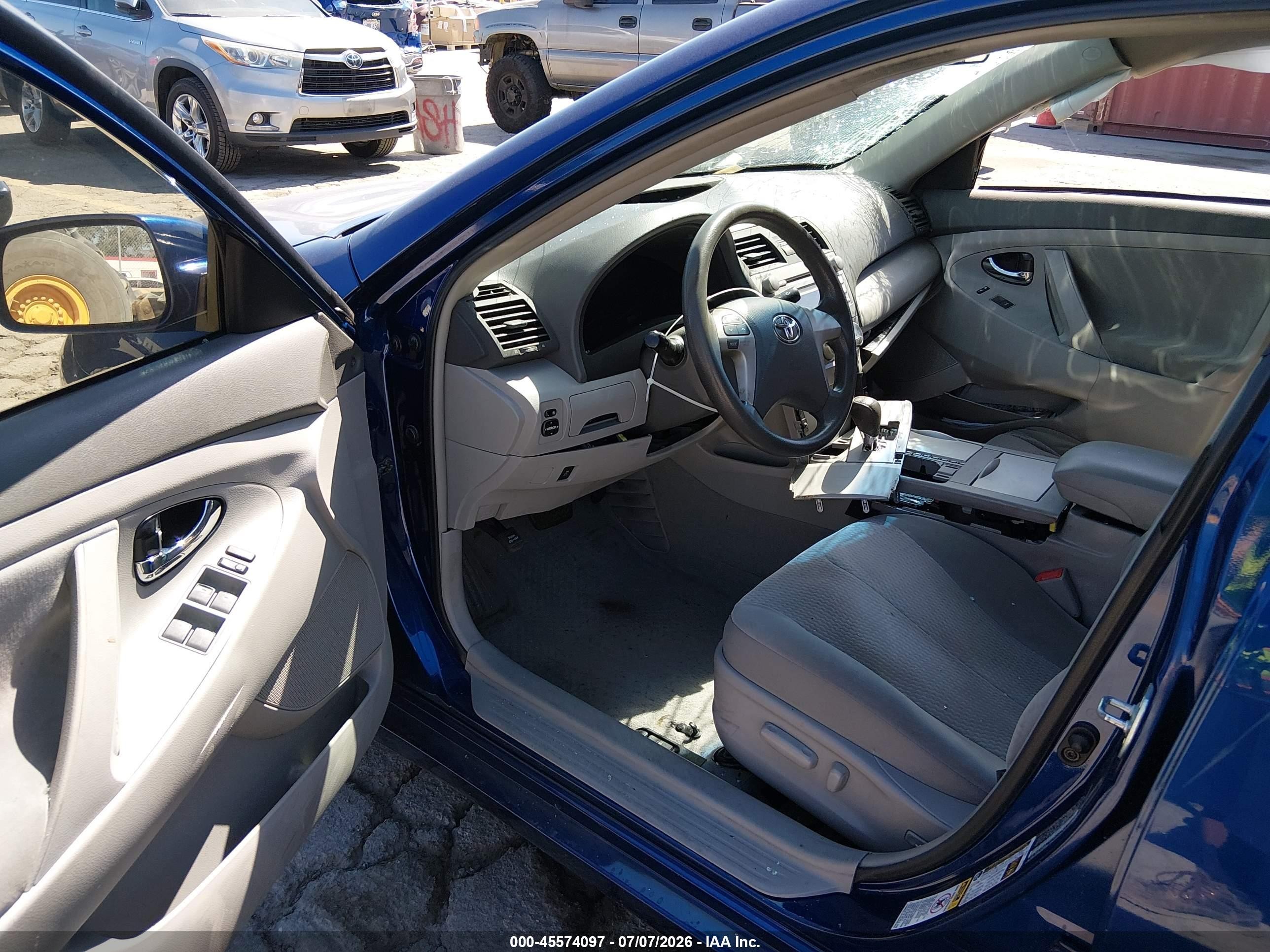 2011 Toyota Camry Le Blue vin: 4T4BF3EK7BR101598