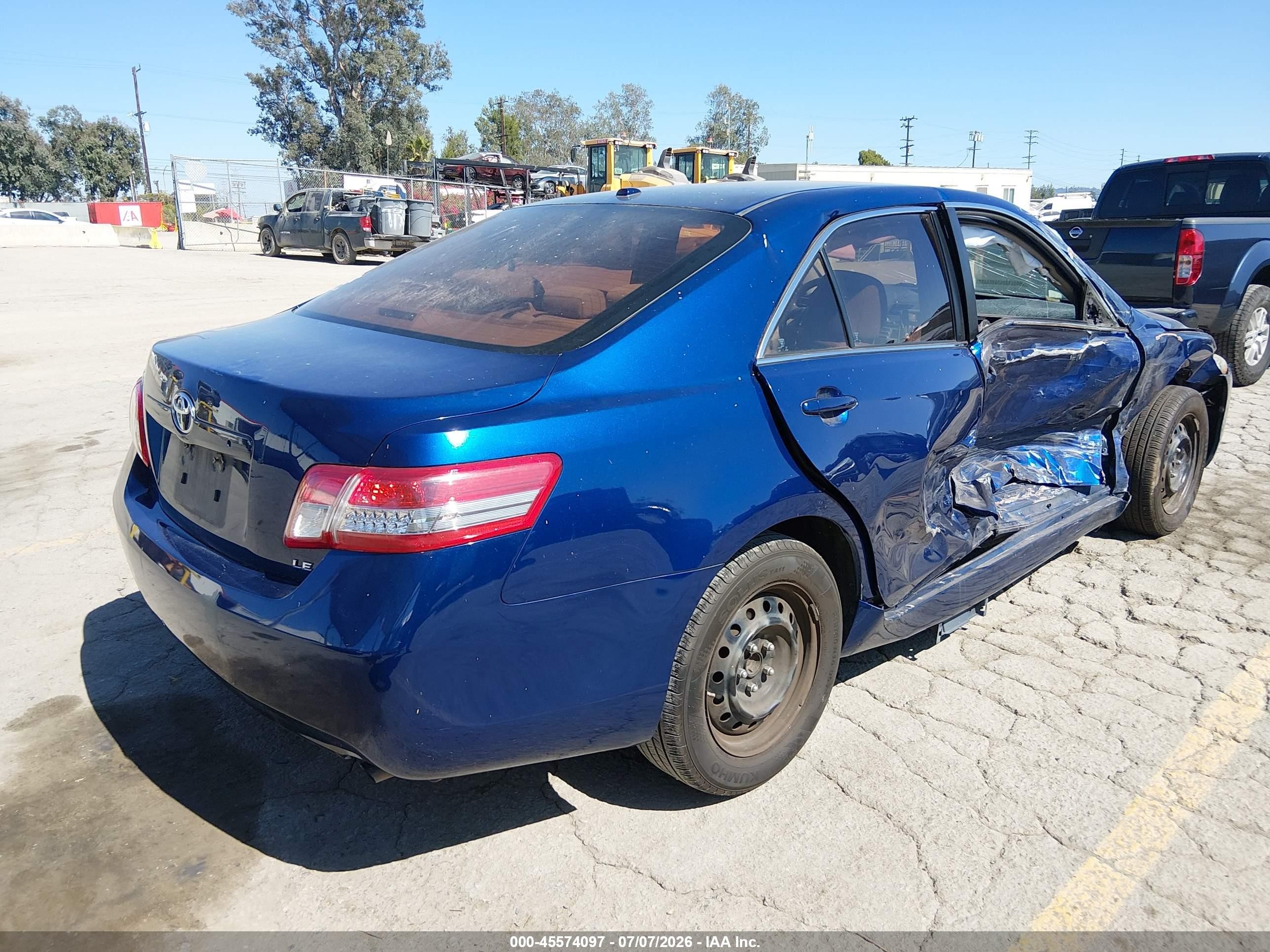 2011 Toyota Camry Le Blue vin: 4T4BF3EK7BR101598