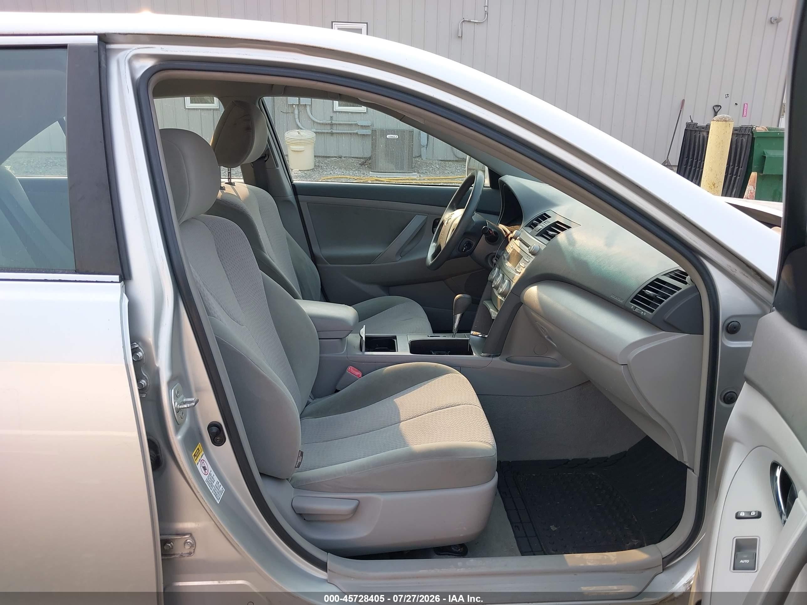 2011 Toyota Camry Le Серебряный vin: 4T4BF3EK7BR103190