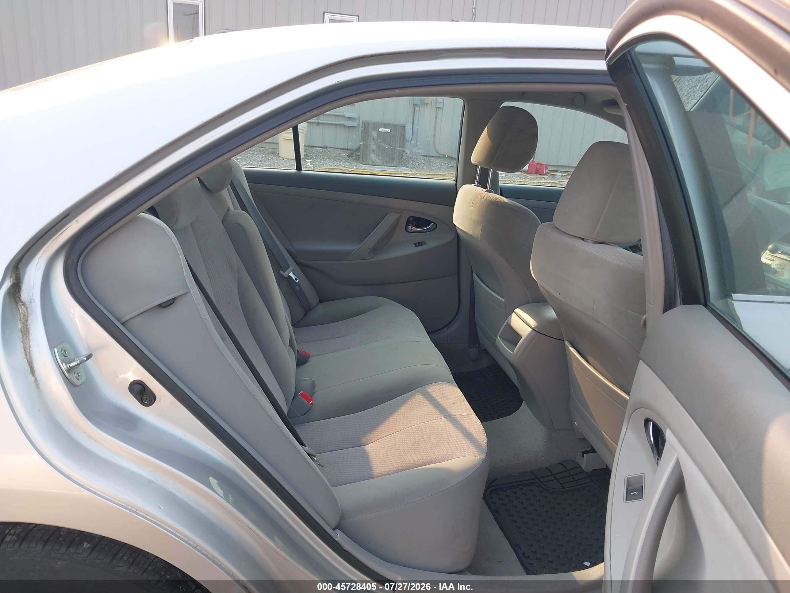 2011 Toyota Camry Le Серебряный vin: 4T4BF3EK7BR103190