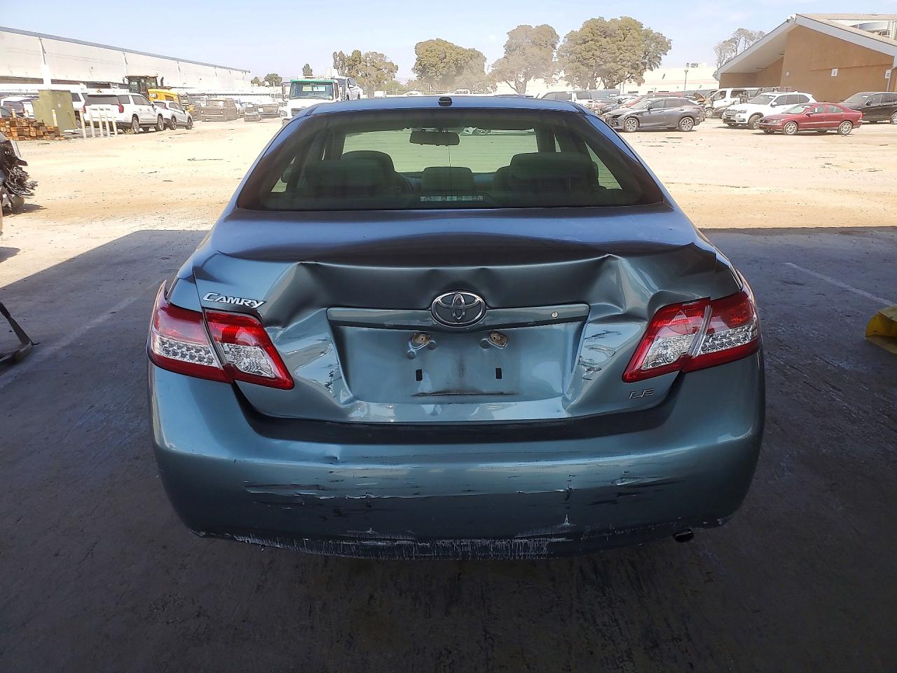 2011 Toyota Camry Le Teal vin: 4T4BF3EK7BR108650