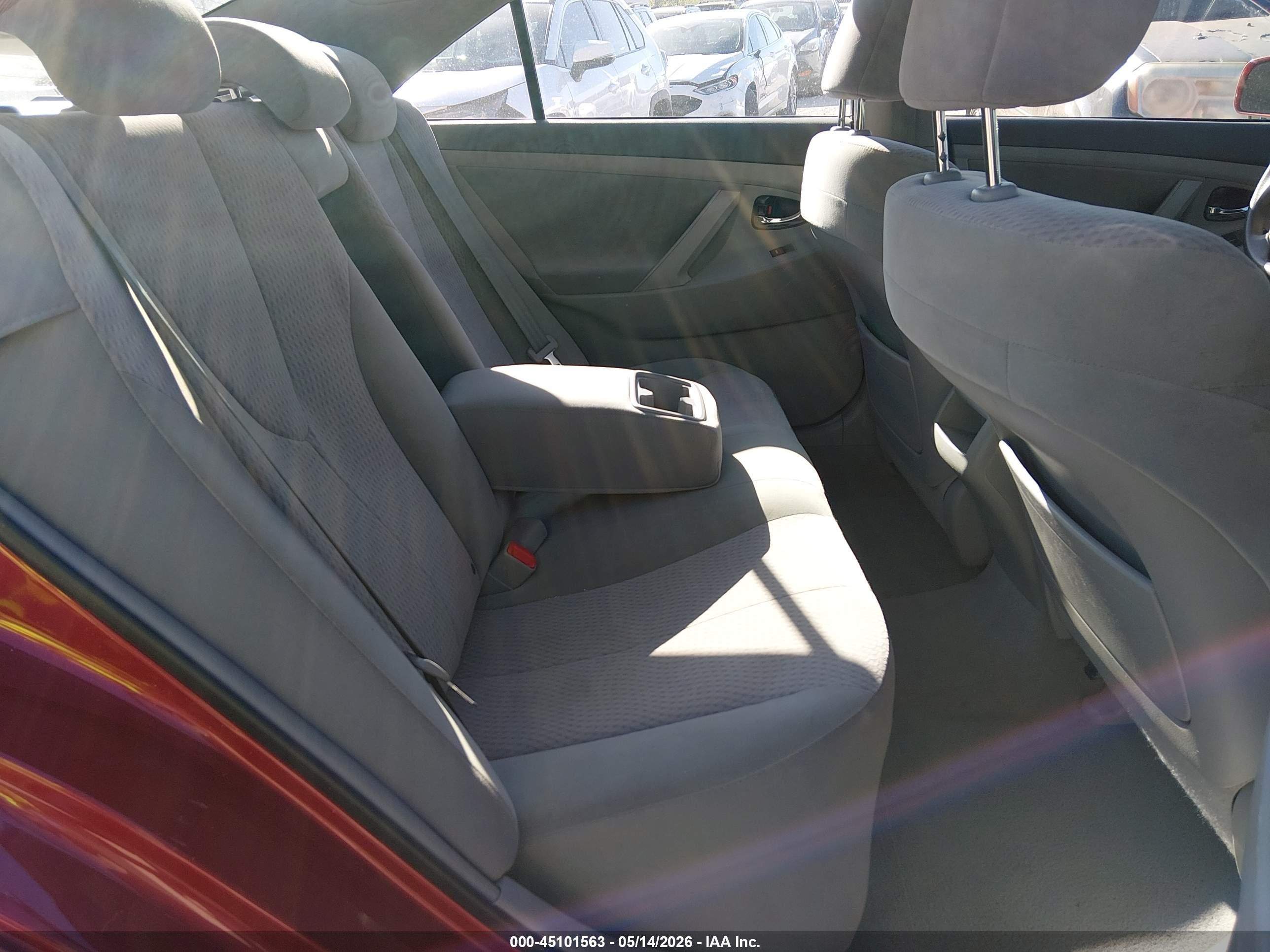 2011 Toyota Camry Le Red vin: 4T4BF3EK7BR113900