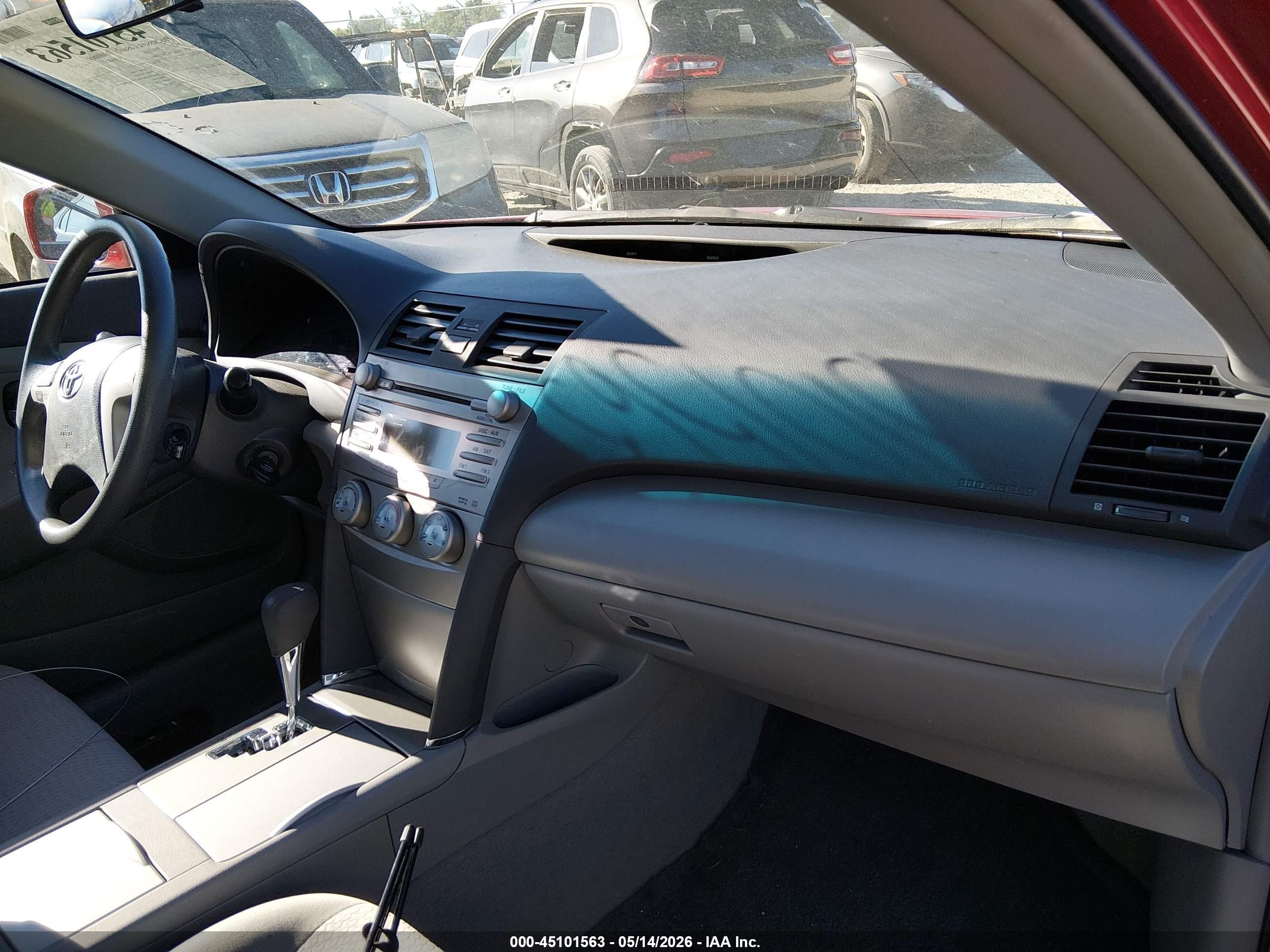 2011 Toyota Camry Le Red vin: 4T4BF3EK7BR113900