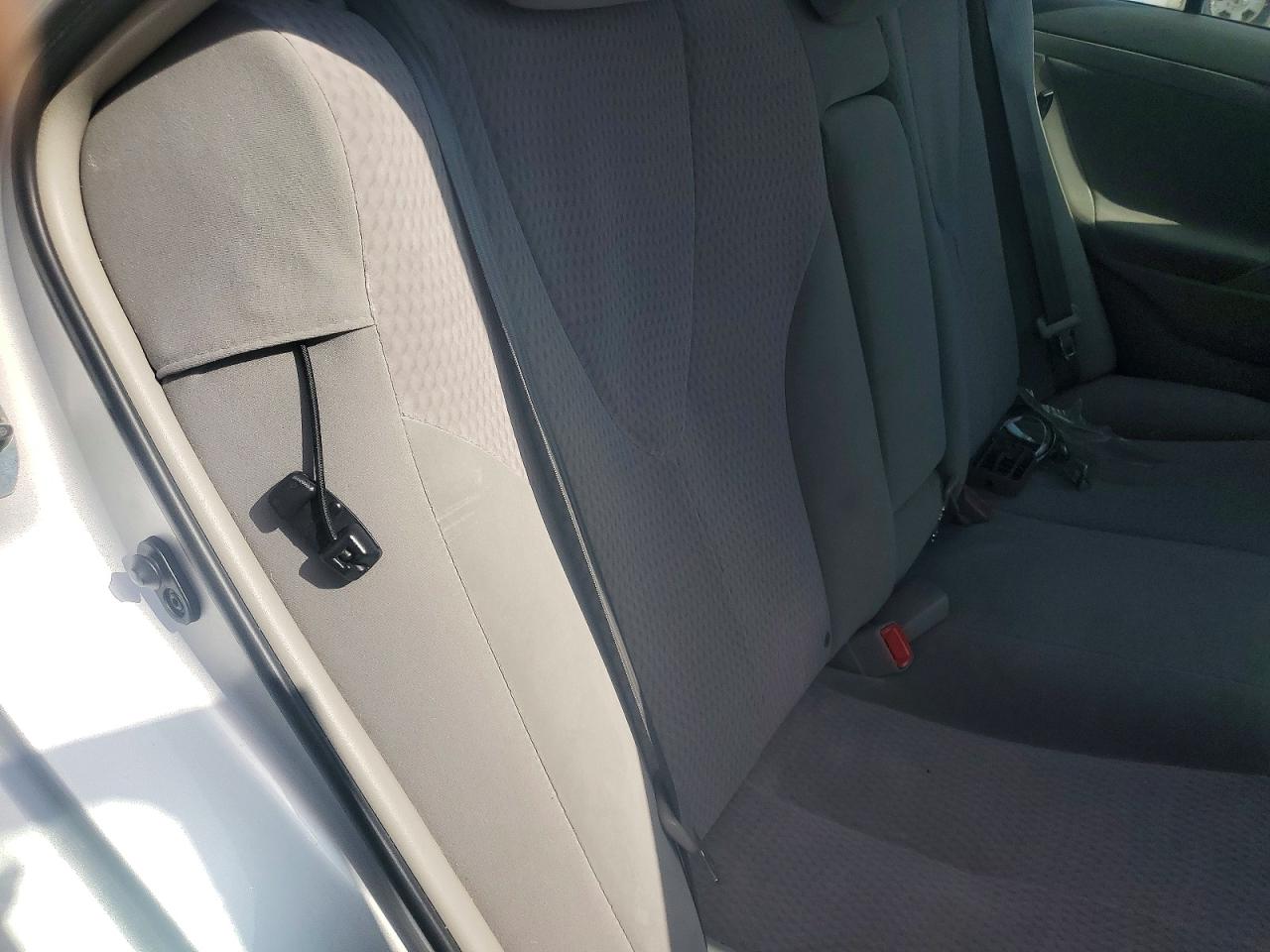 2011 Toyota Camry Le Silver vin: 4T4BF3EK7BR119809