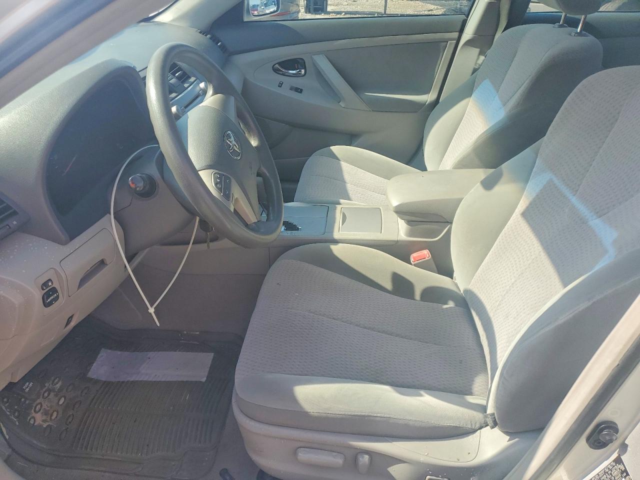 2011 Toyota Camry Le Silver vin: 4T4BF3EK7BR119809