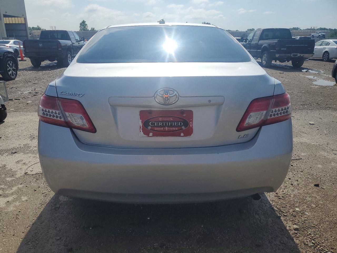 2011 Toyota Camry Le Silver vin: 4T4BF3EK7BR119809