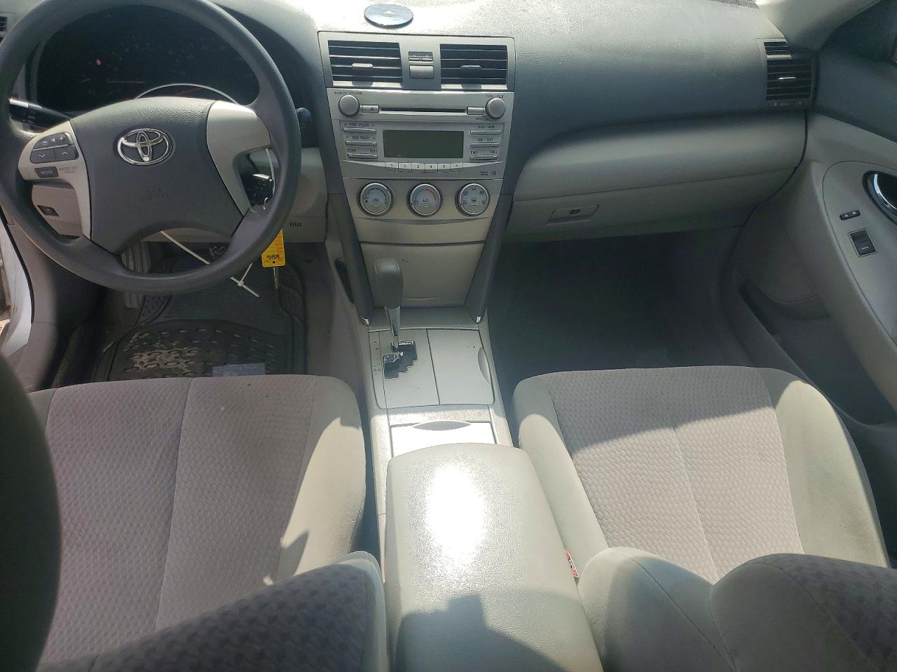 2011 Toyota Camry Le Silver vin: 4T4BF3EK7BR119809