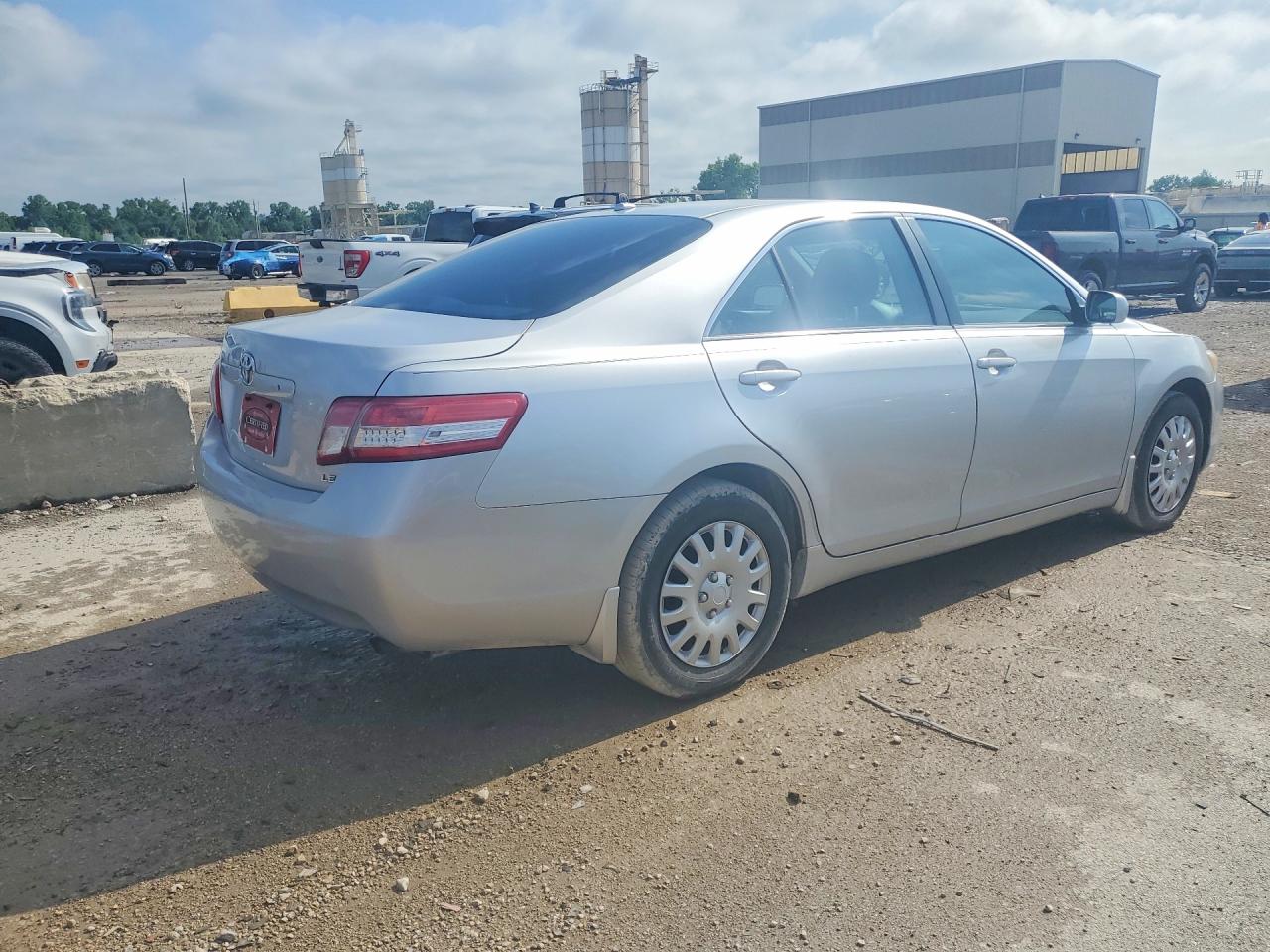 2011 Toyota Camry Le Silver vin: 4T4BF3EK7BR119809
