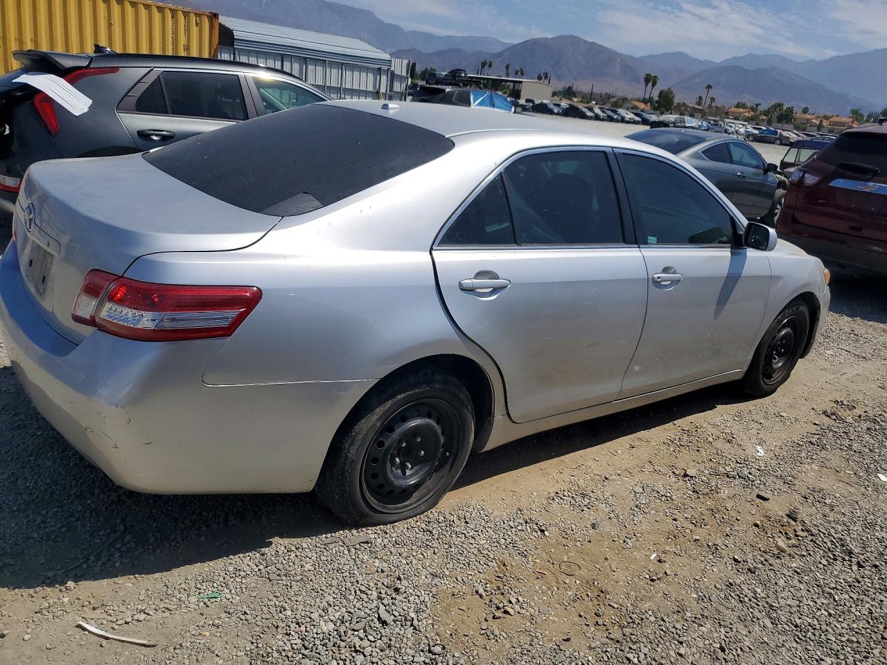 2011 Toyota Camry Base Серебряный vin: 4T4BF3EK7BR120460