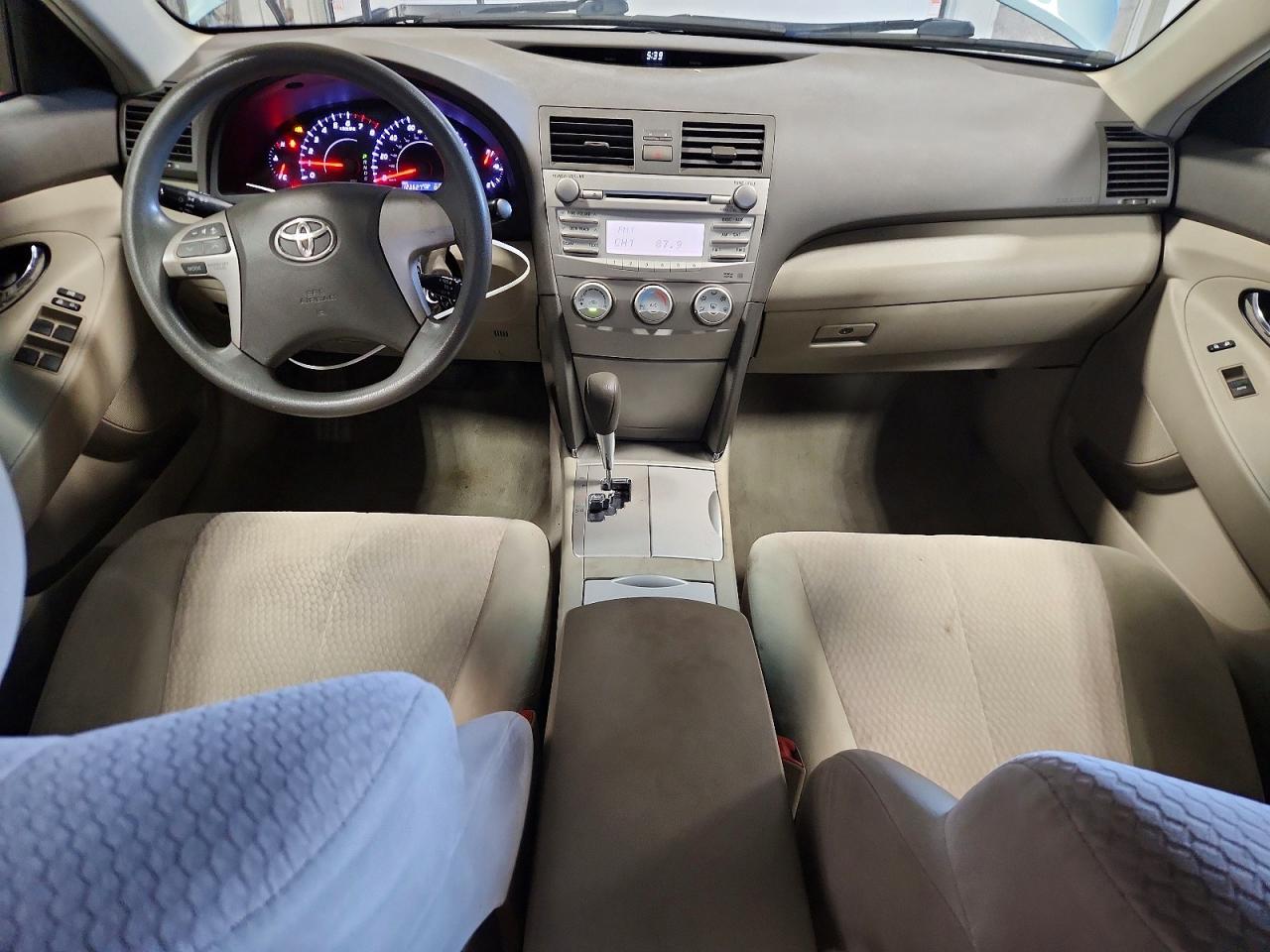 2011 Toyota Camry Le Turquoise vin: 4T4BF3EK7BR144063