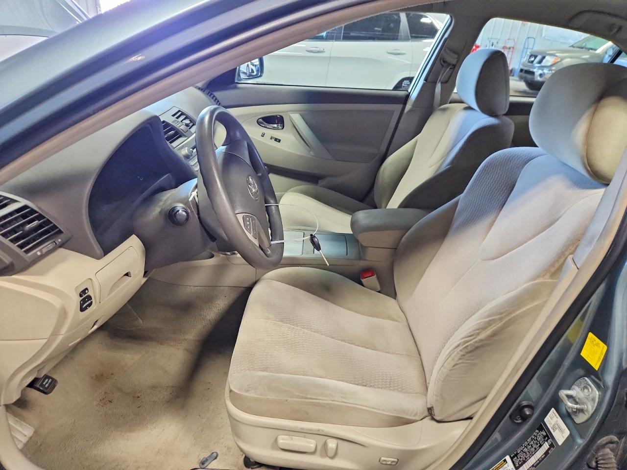 2011 Toyota Camry Le Turquoise vin: 4T4BF3EK7BR144063