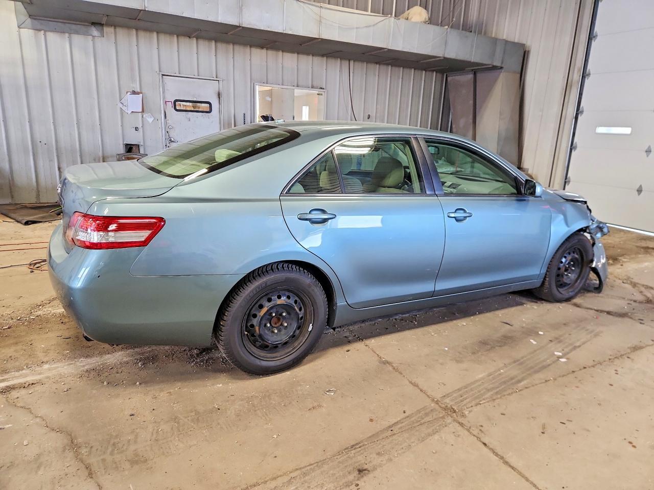 2011 Toyota Camry Le Turquoise vin: 4T4BF3EK7BR144063