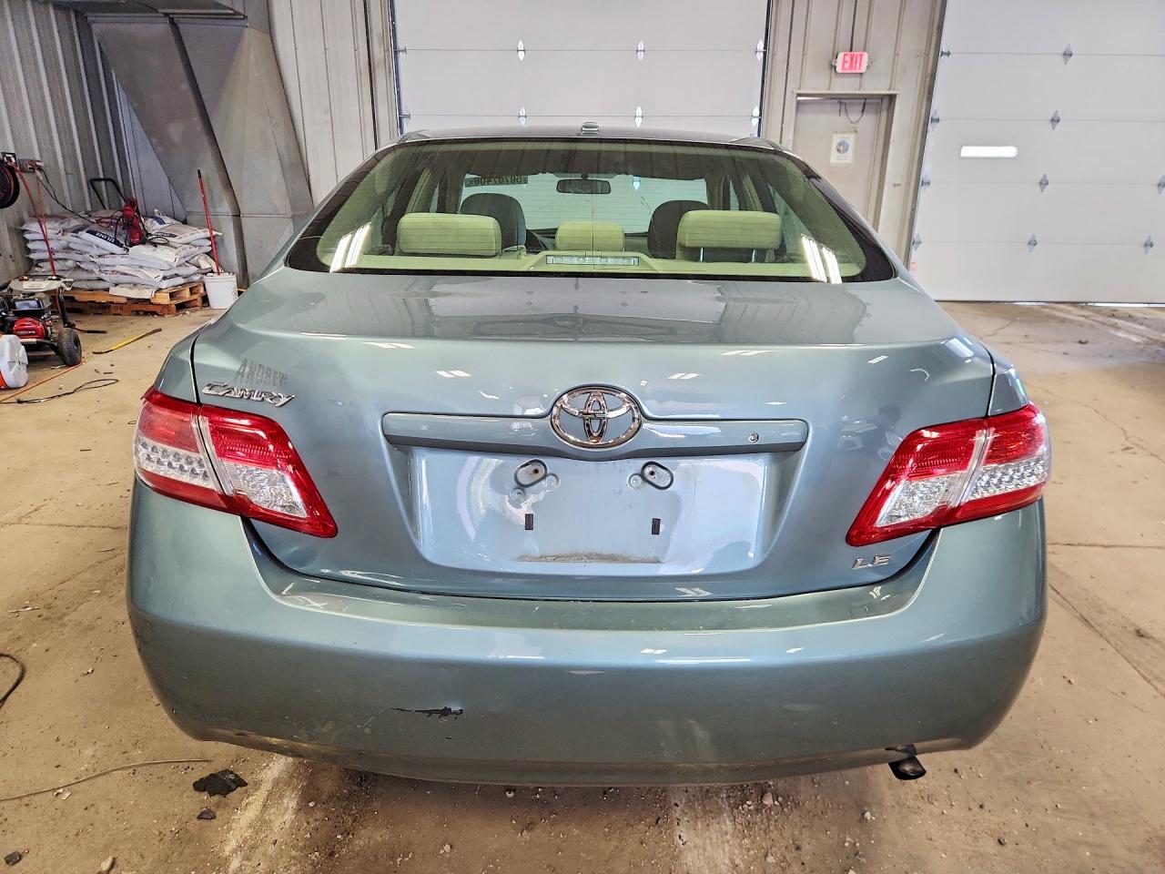 2011 Toyota Camry Le Turquoise vin: 4T4BF3EK7BR144063