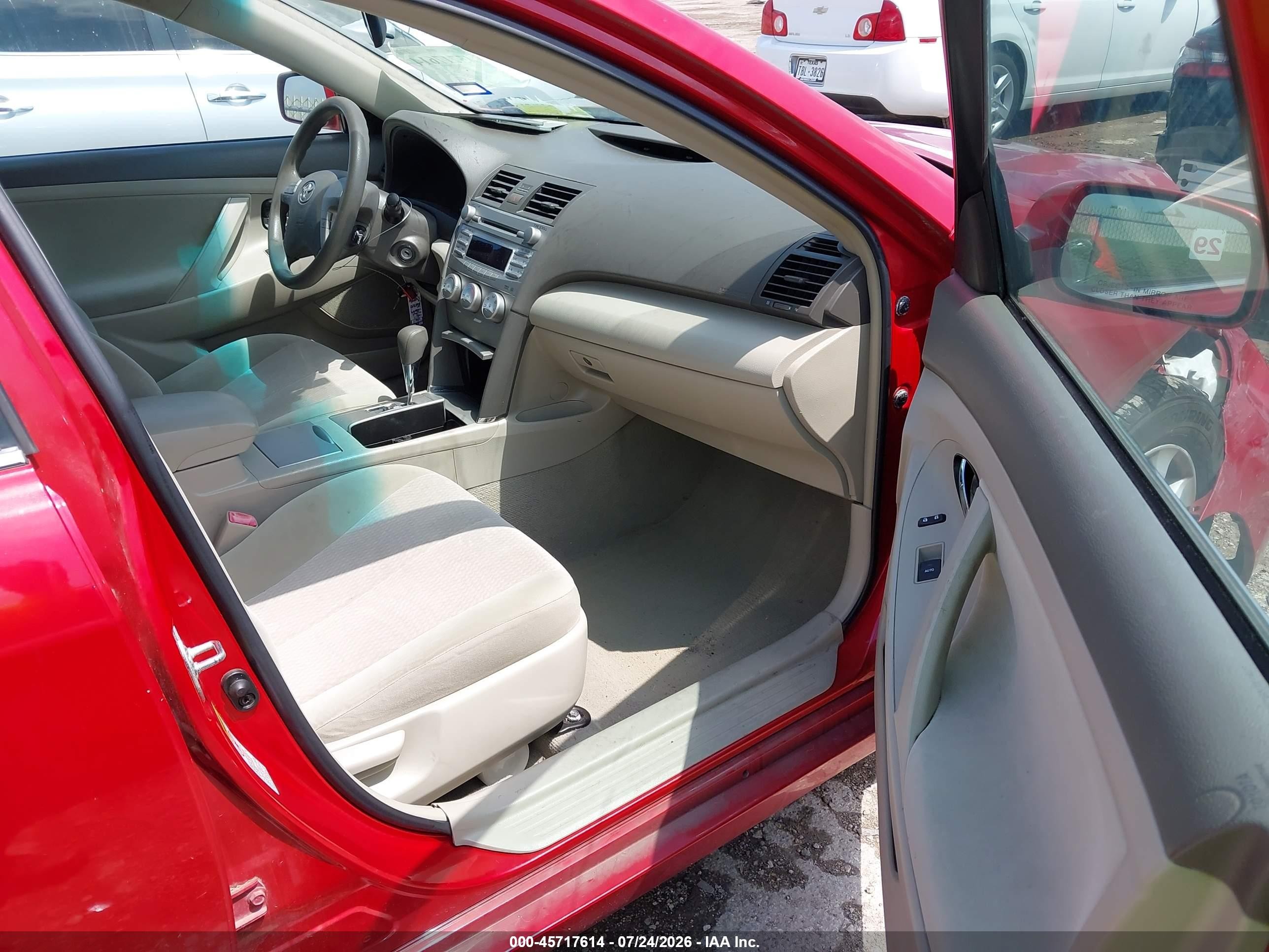 2011 Toyota Camry Le Red vin: 4T4BF3EK7BR157427