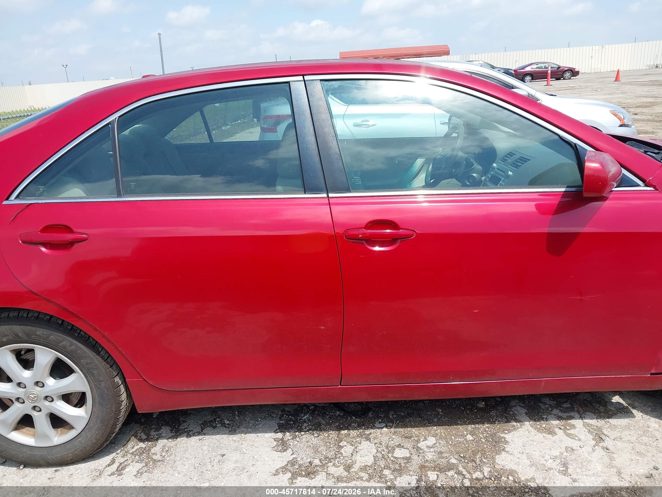 2011 Toyota Camry Le Red vin: 4T4BF3EK7BR157427