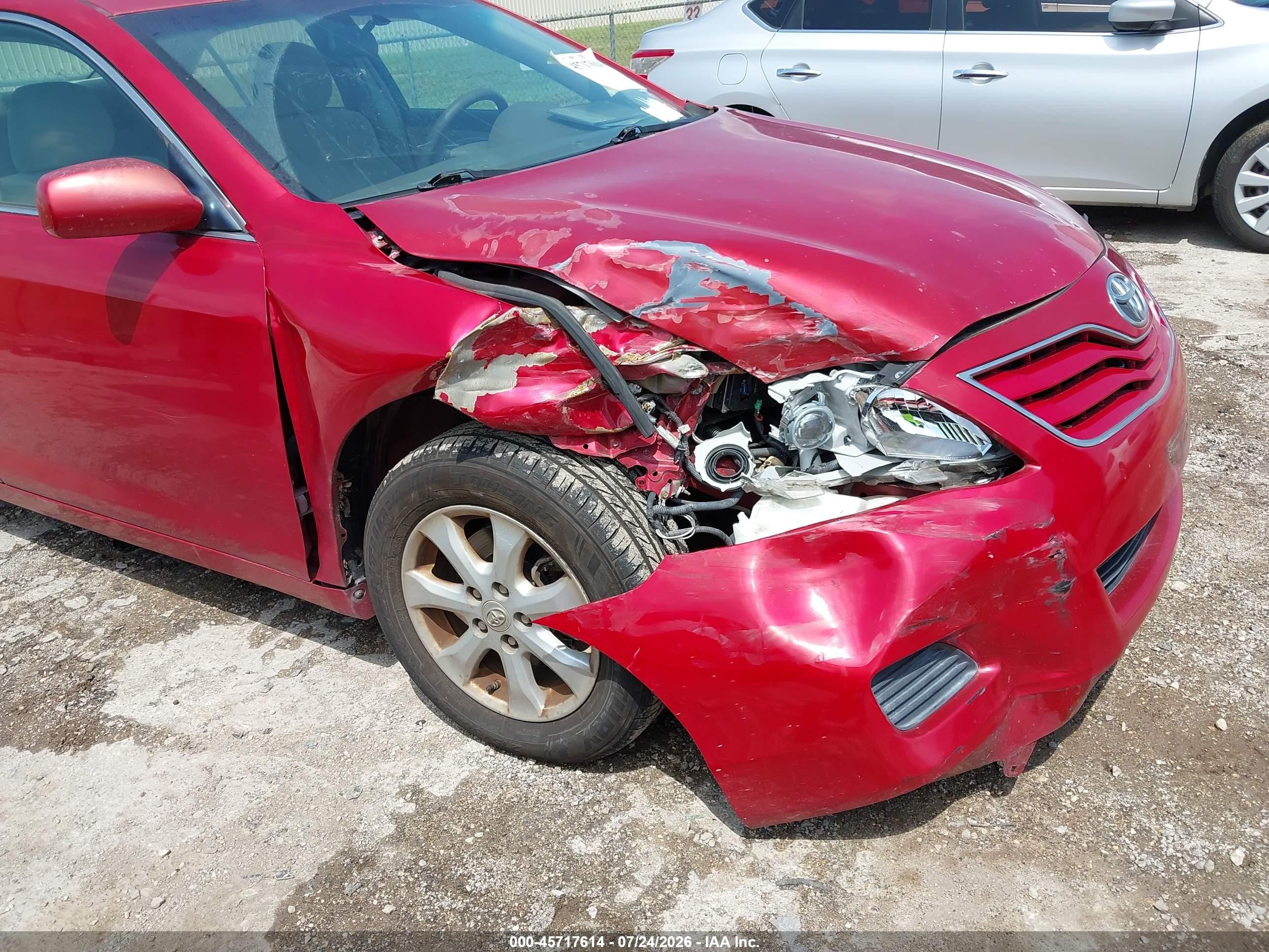 2011 Toyota Camry Le Red vin: 4T4BF3EK7BR157427