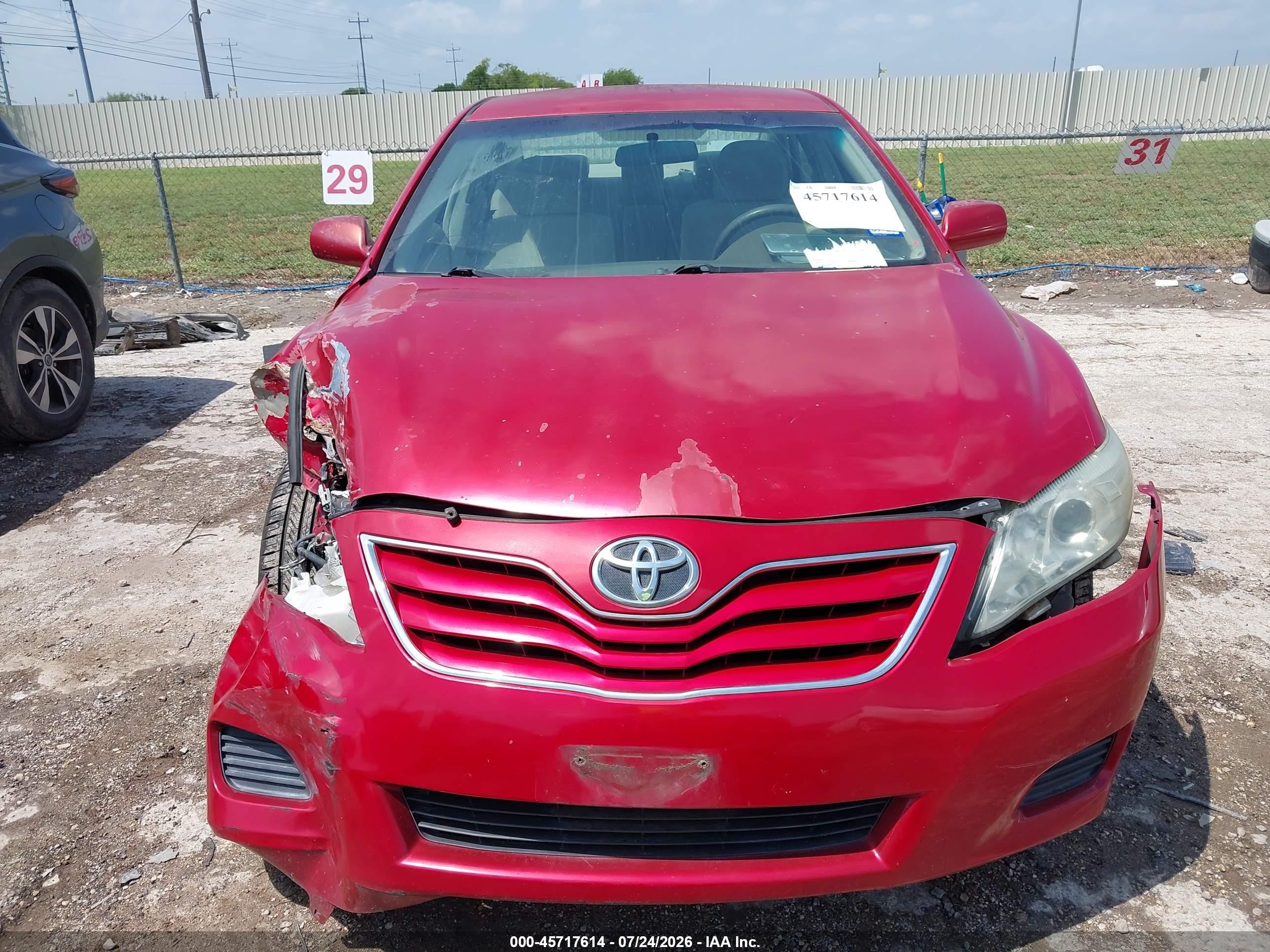2011 Toyota Camry Le Red vin: 4T4BF3EK7BR157427