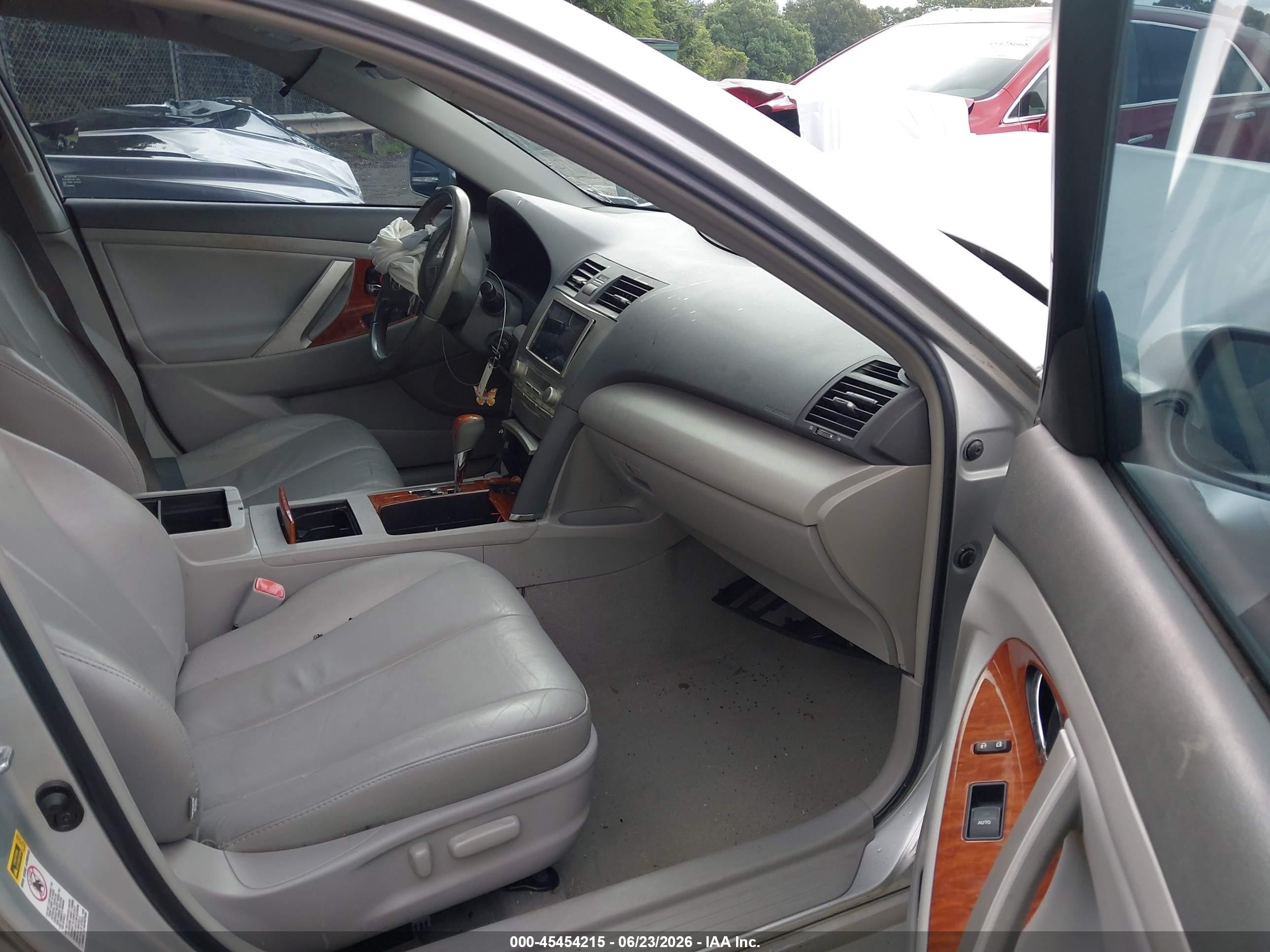 2011 Toyota Camry Xle Silver vin: 4T4BF3EK7BR180478