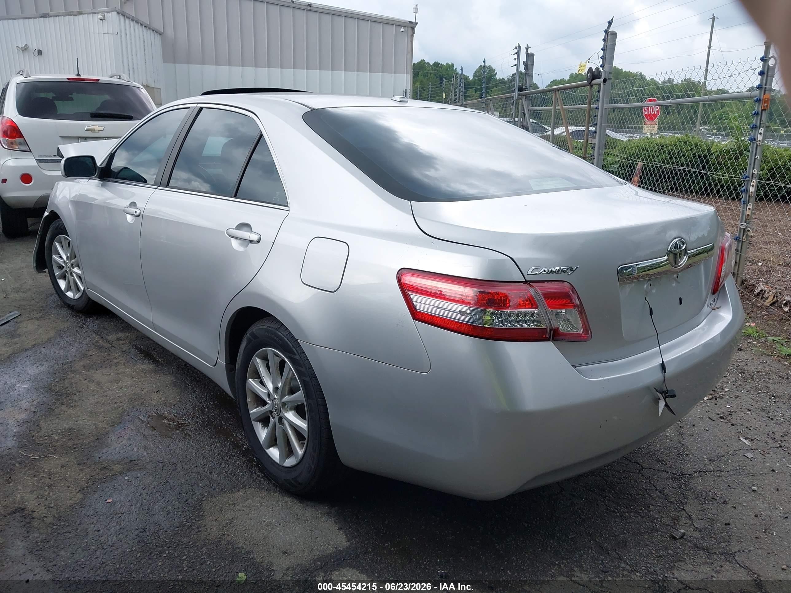 2011 Toyota Camry Xle Silver vin: 4T4BF3EK7BR180478
