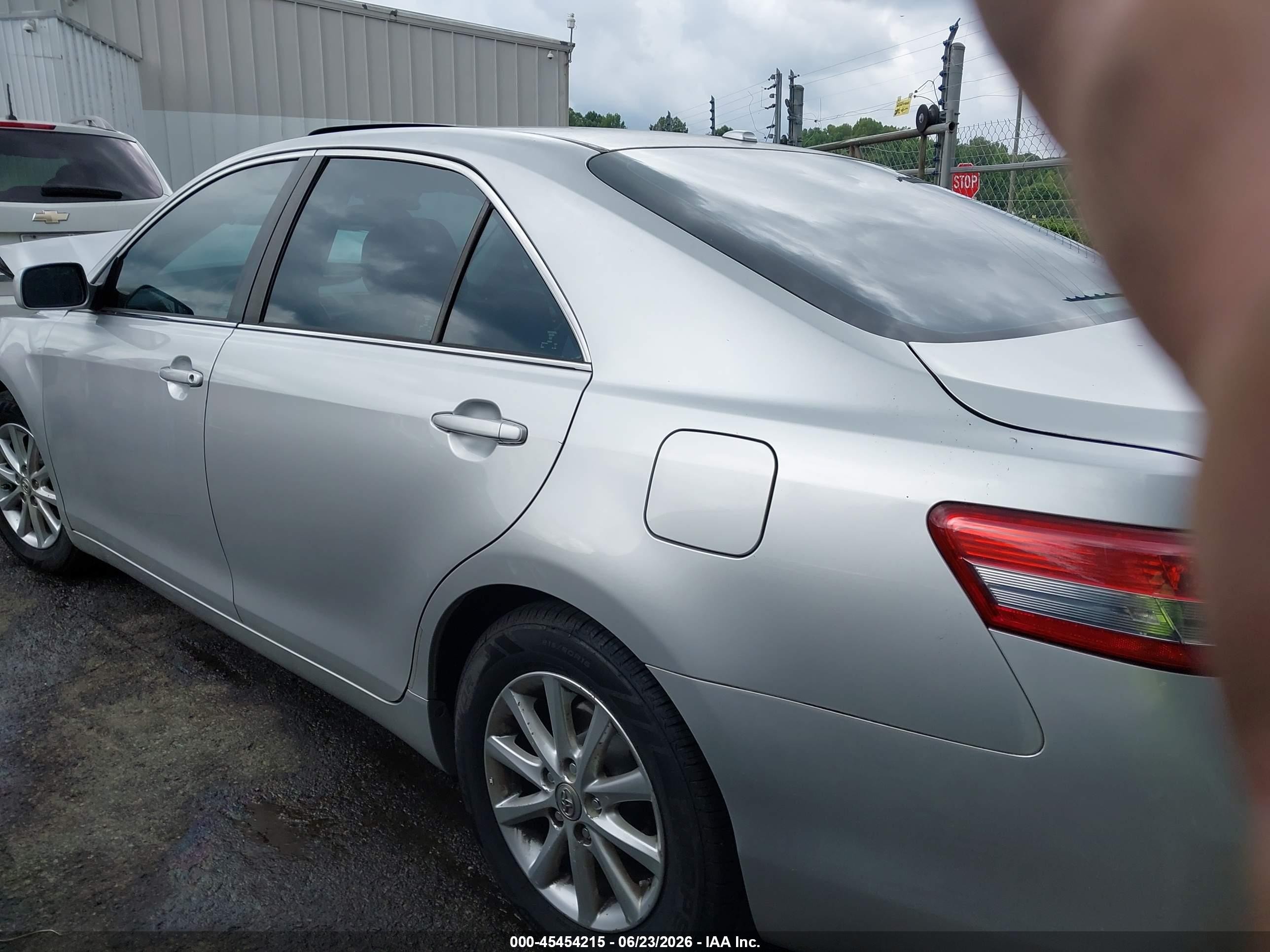 2011 Toyota Camry Xle Silver vin: 4T4BF3EK7BR180478