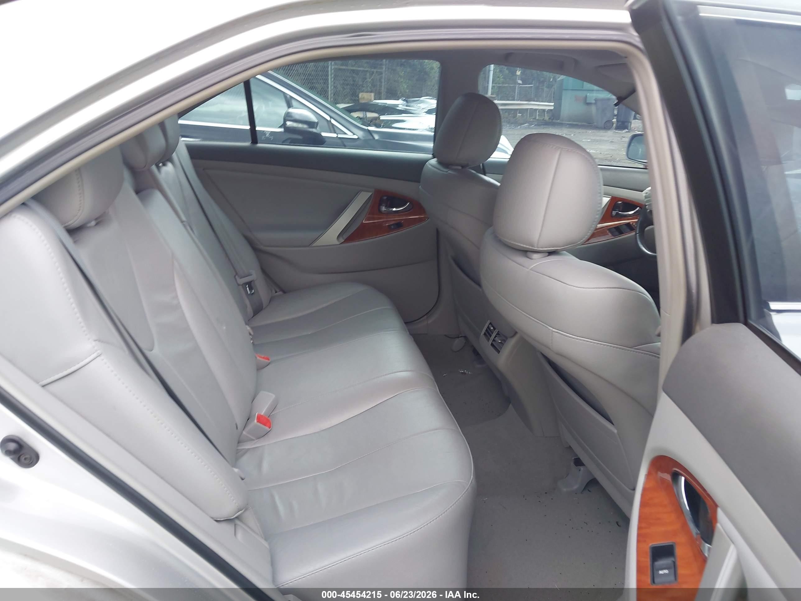 2011 Toyota Camry Xle Silver vin: 4T4BF3EK7BR180478