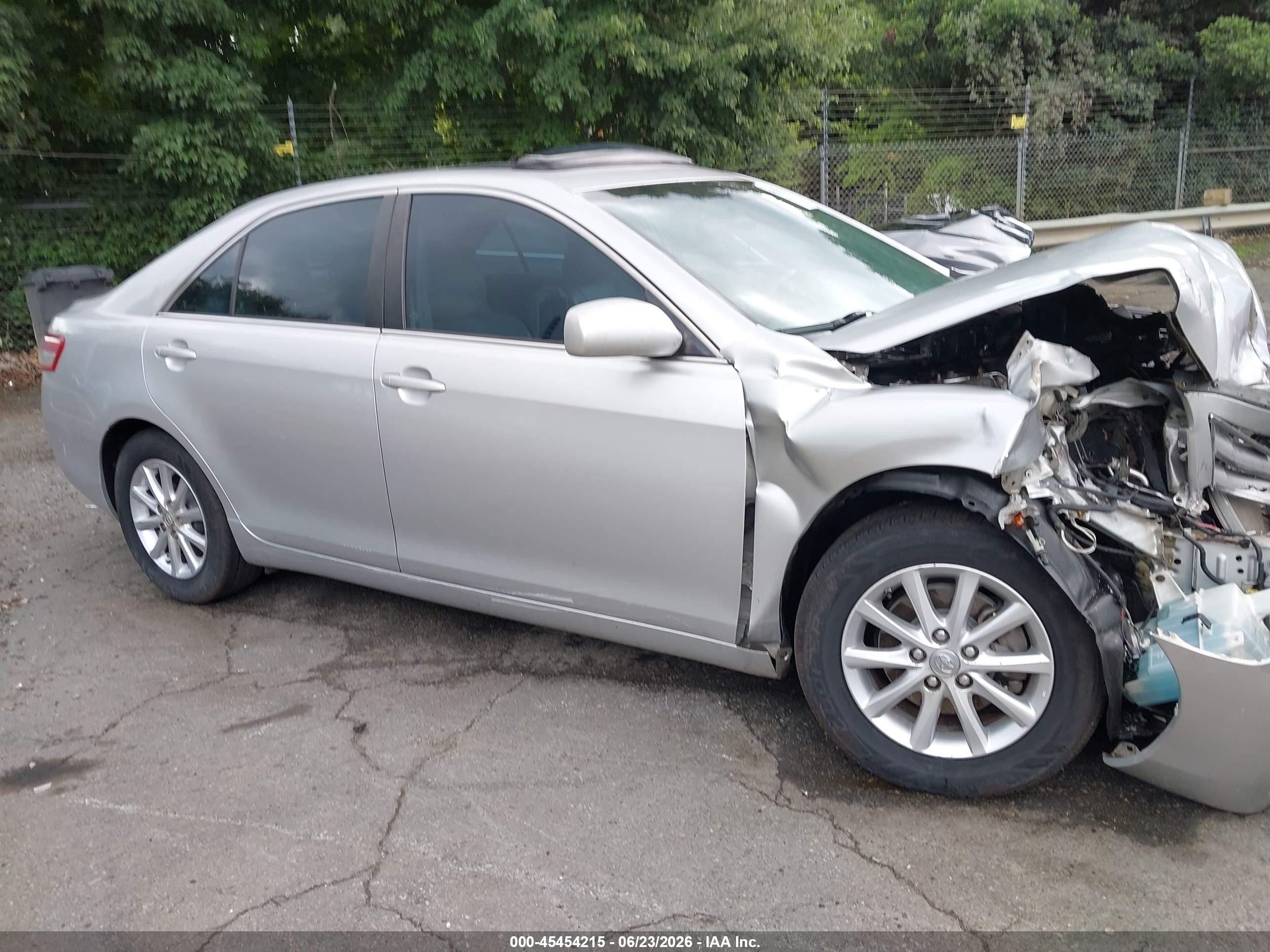 2011 Toyota Camry Xle Silver vin: 4T4BF3EK7BR180478