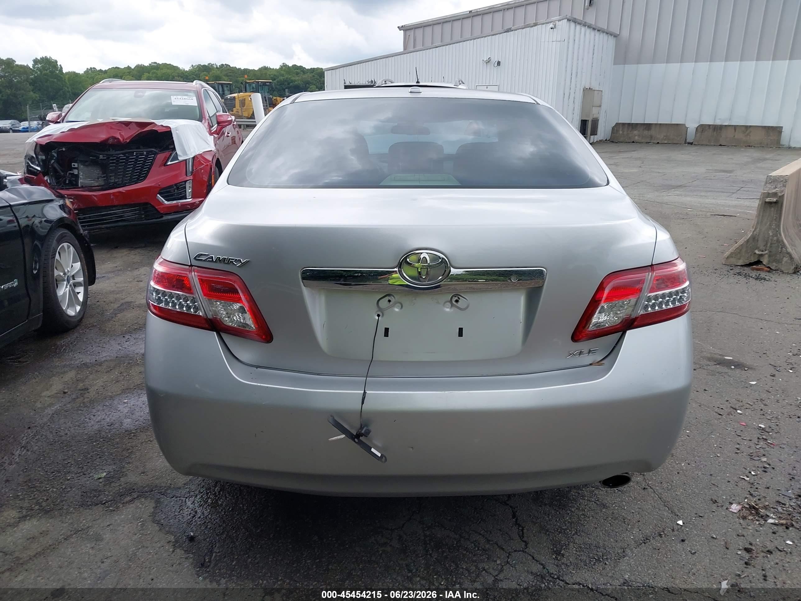 2011 Toyota Camry Xle Silver vin: 4T4BF3EK7BR180478