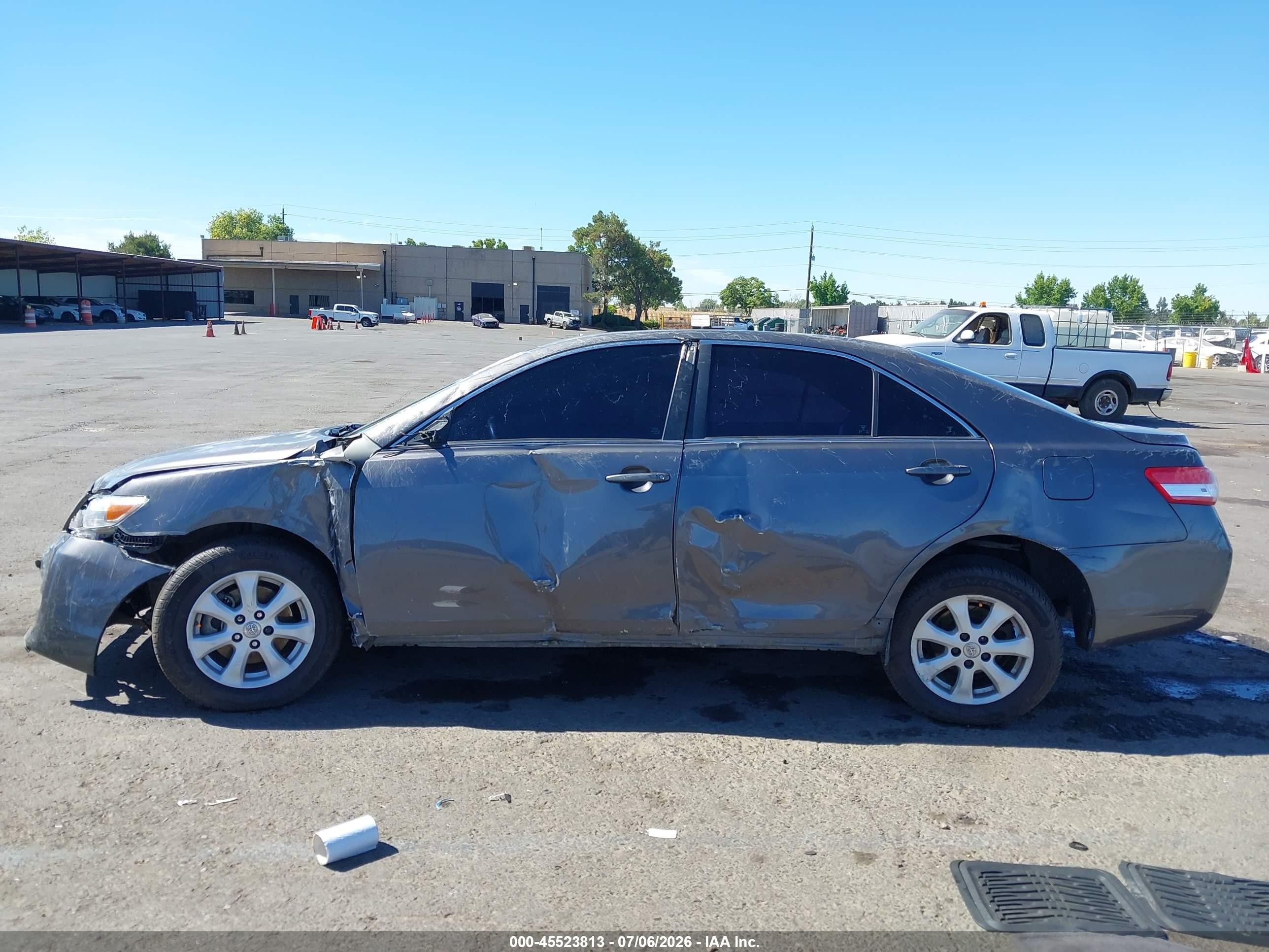 2011 Toyota Camry Le Gray vin: 4T4BF3EK7BR197779