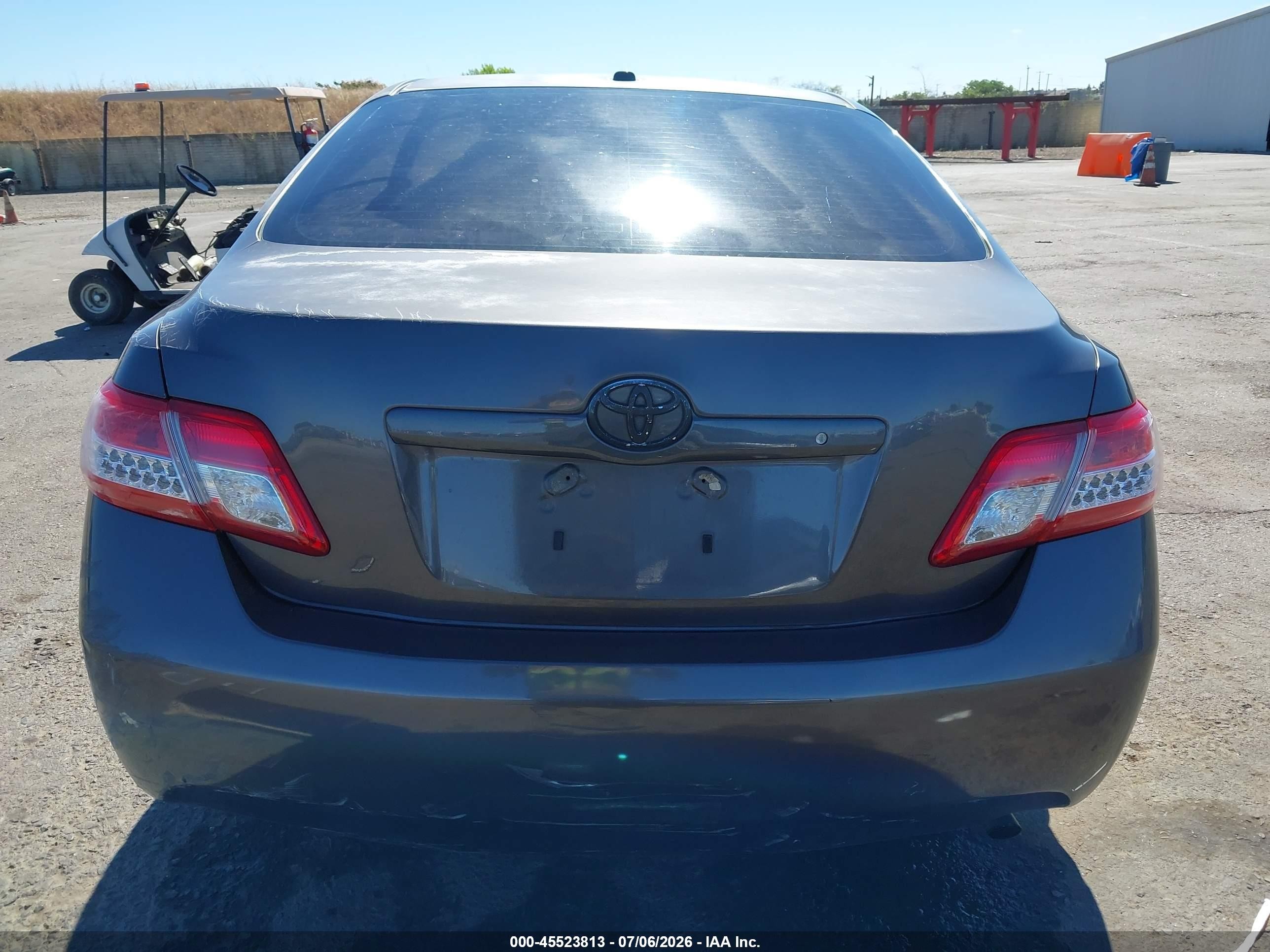2011 Toyota Camry Le Gray vin: 4T4BF3EK7BR197779