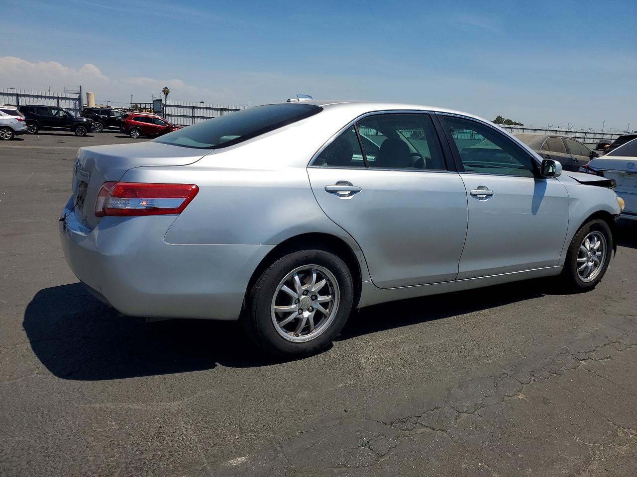 2011 Toyota Camry Le Silver vin: 4T4BF3EK7BR202799